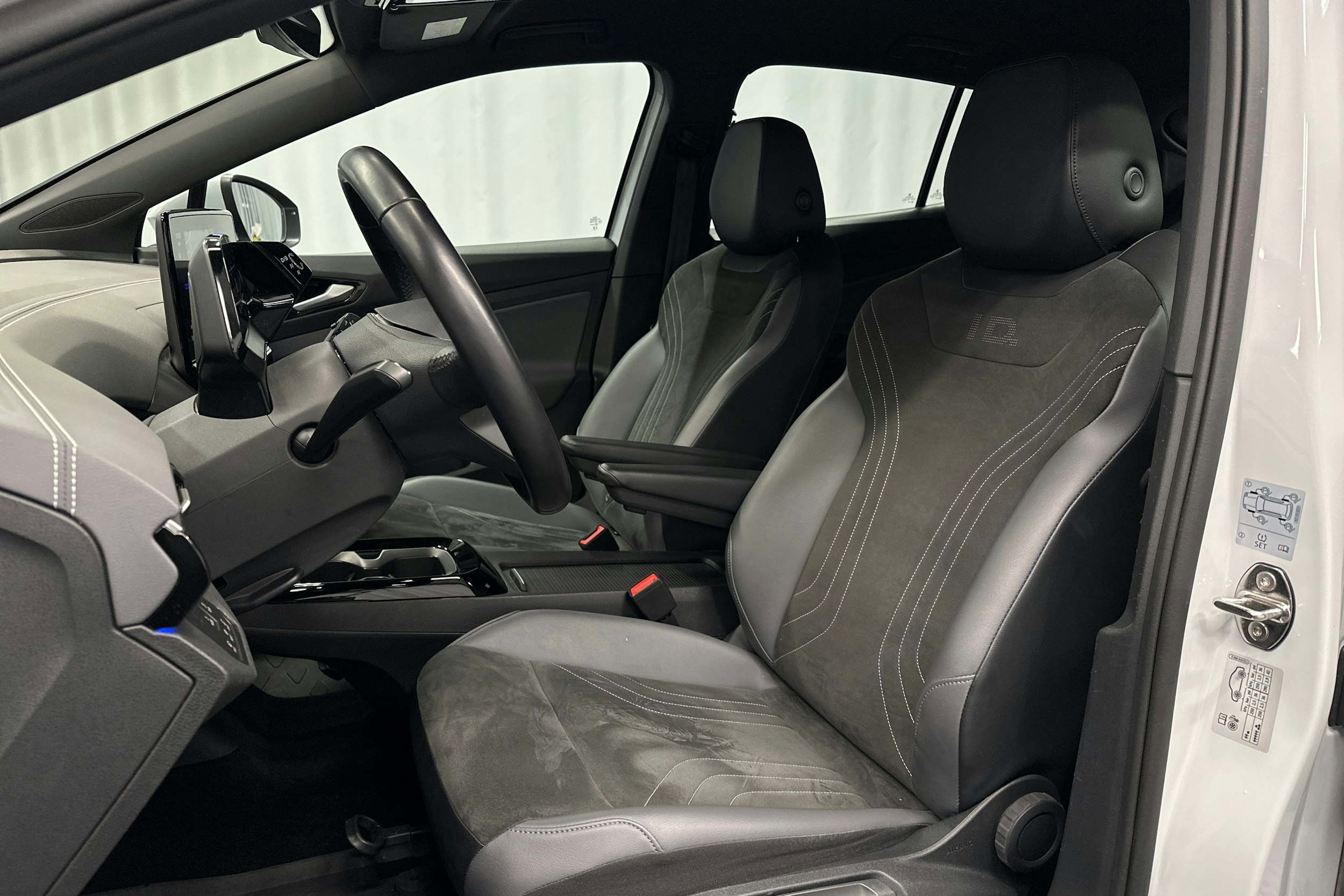 valkoinen Volkswagen ID.5 2023 kuva 15.