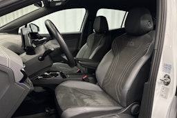 valkoinen Volkswagen ID.5 2023 kuva 15.
