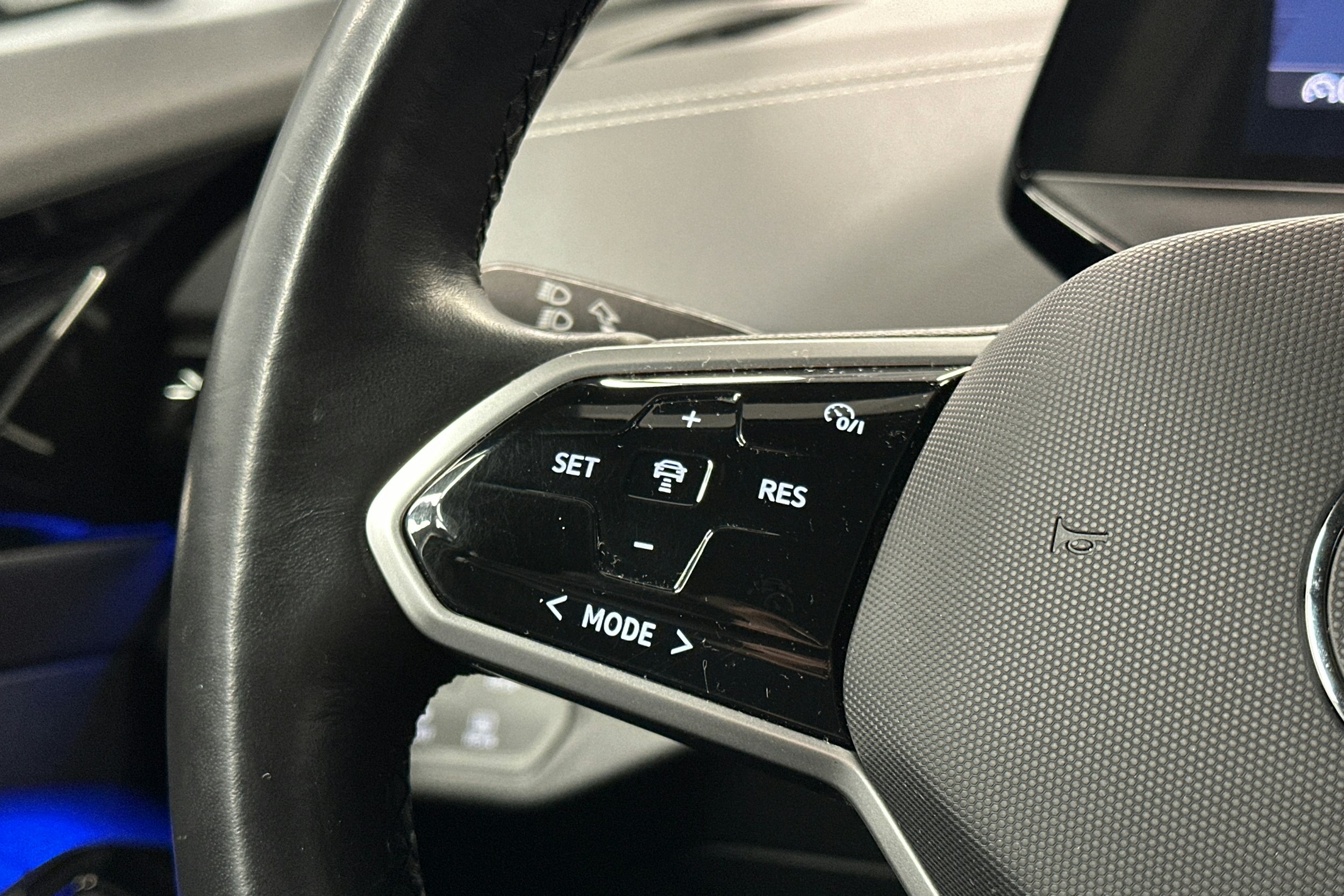 valkoinen Volkswagen ID.5 2023 kuva 17.