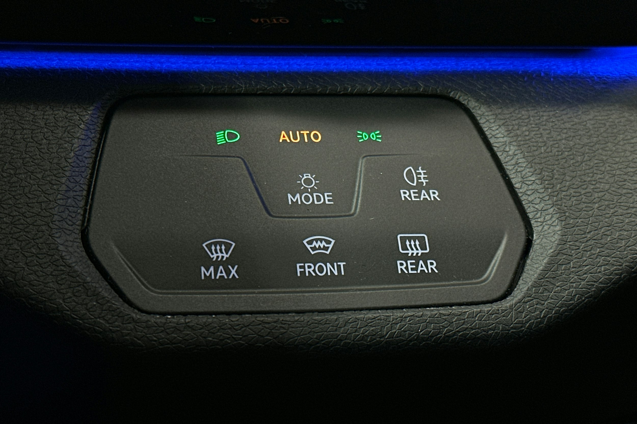 valkoinen Volkswagen ID.5 2023 kuva 20.