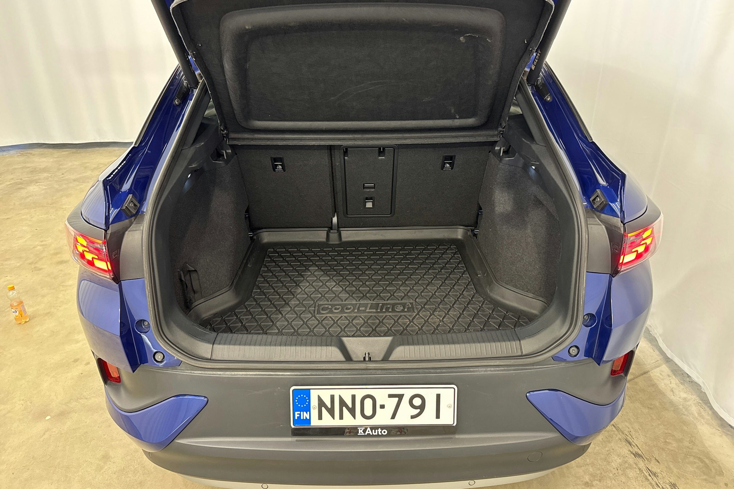 sininen Volkswagen ID.5 2023 kuva 13.