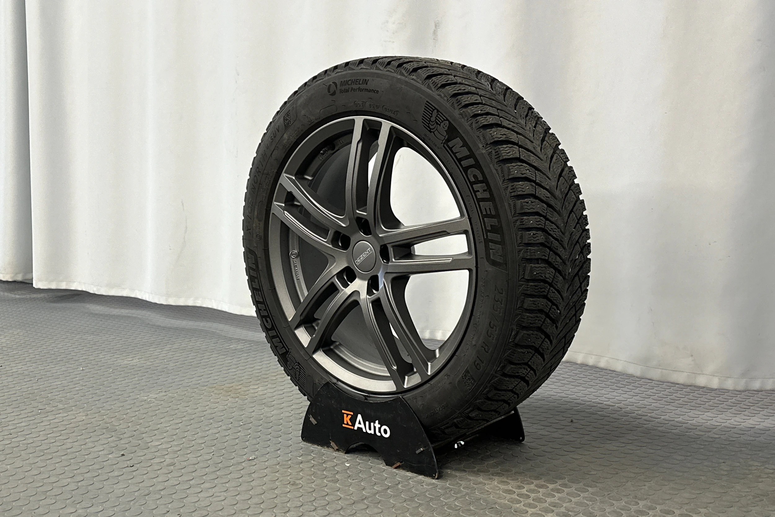 valkoinen Volkswagen ID.5 2023 kuva 13.