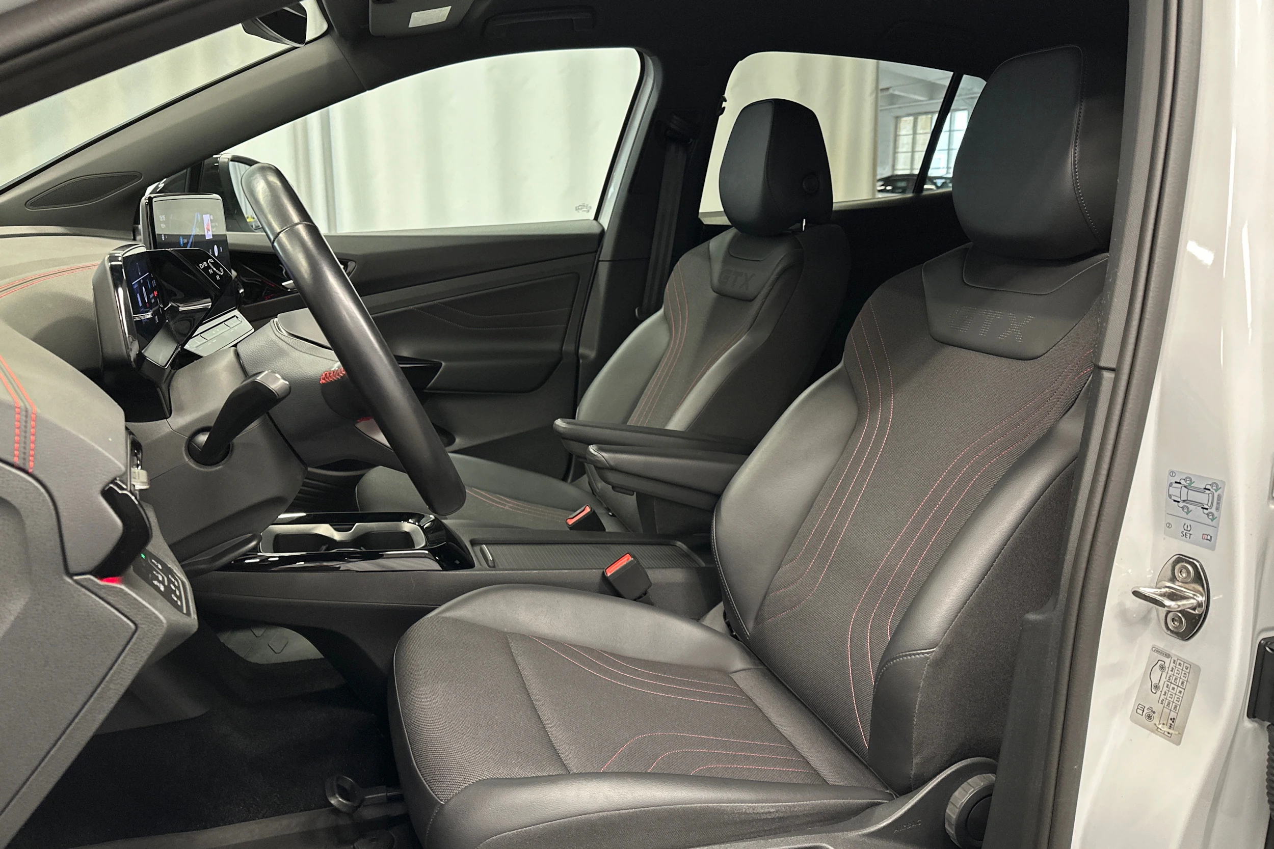 valkoinen Volkswagen ID.5 2023 kuva 16.