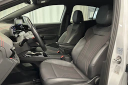 valkoinen Volkswagen ID.5 2023 kuva 16.