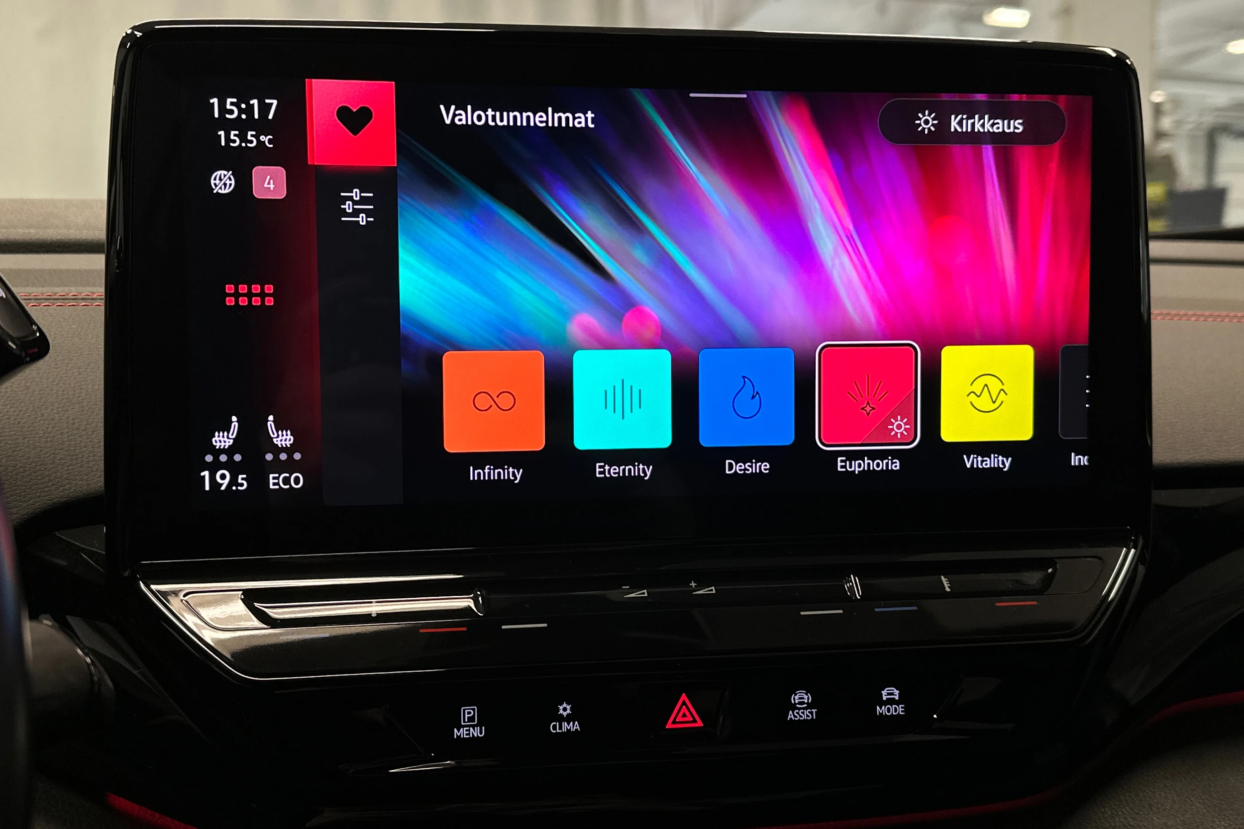 valkoinen Volkswagen ID.5 2023 kuva 24.