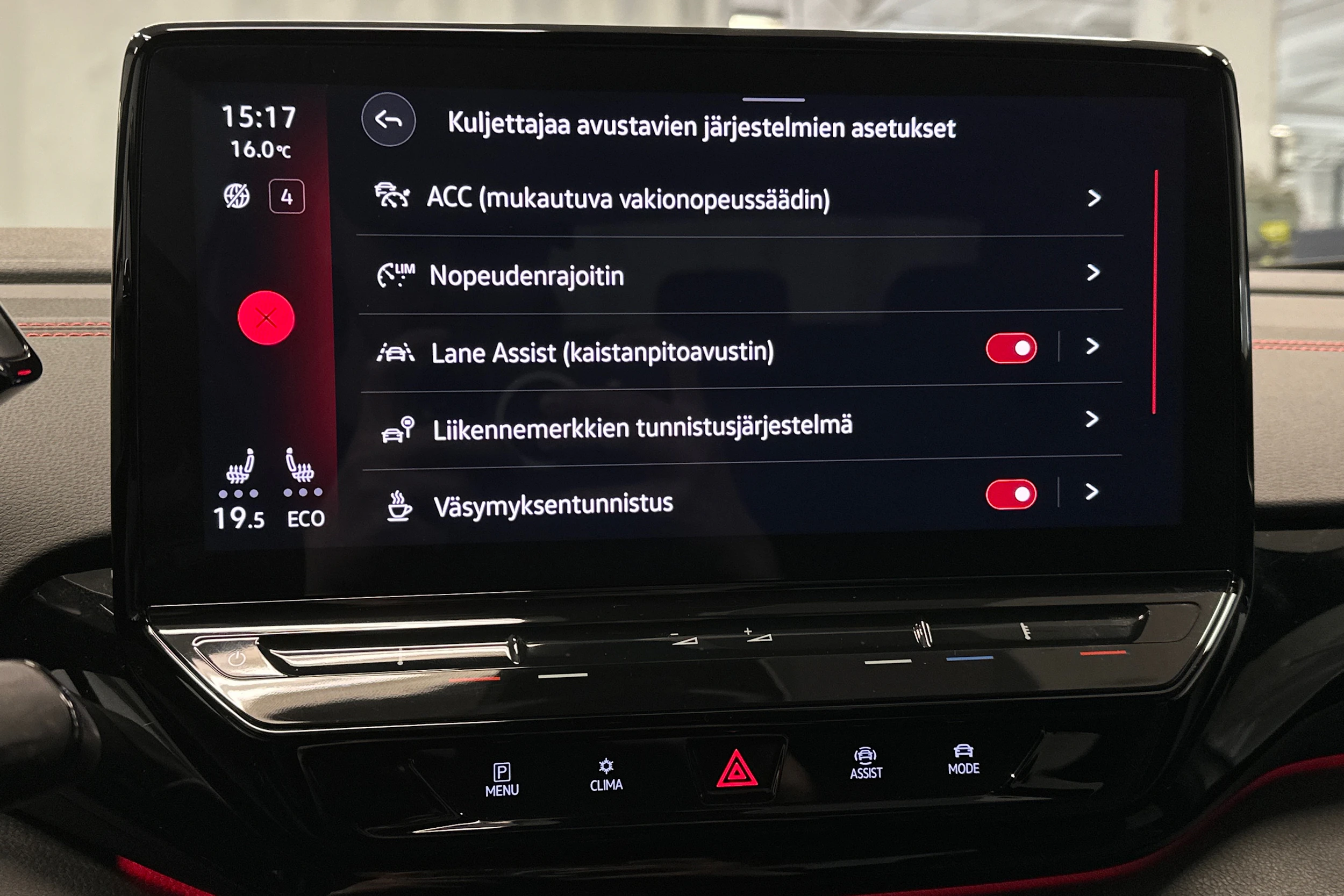 valkoinen Volkswagen ID.5 2023 kuva 26.