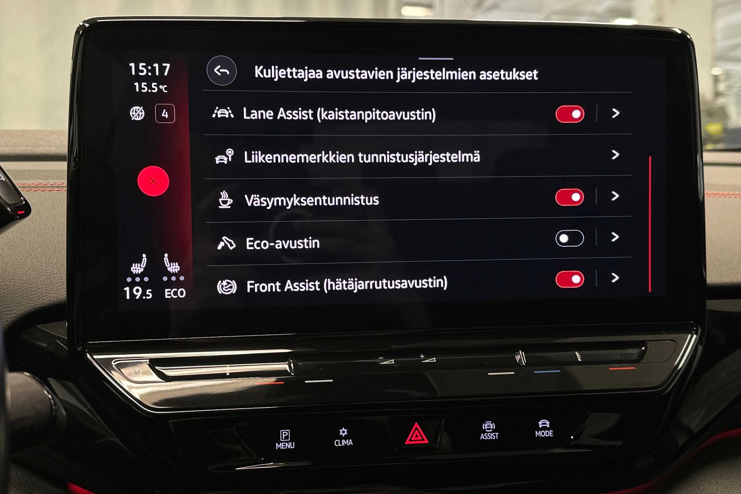 valkoinen Volkswagen ID.5 2023 kuva 27.