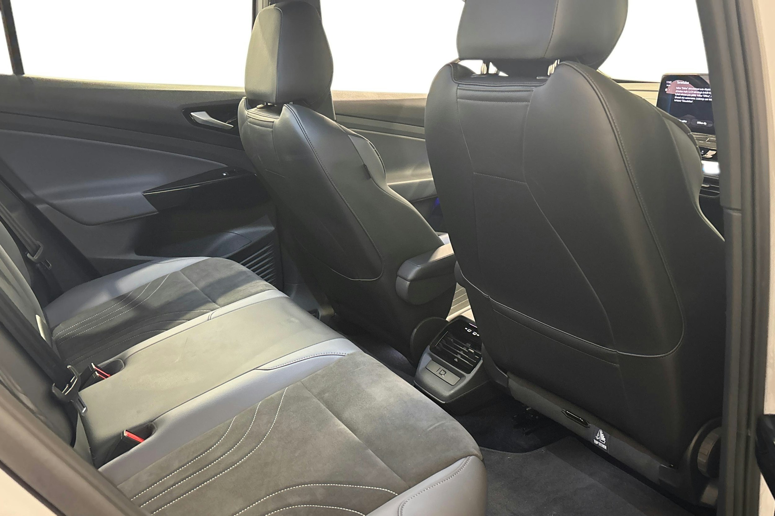 valkoinen Volkswagen ID.5 2023 kuva 11.