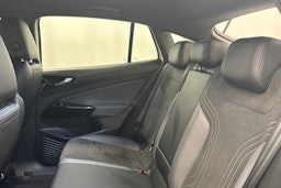 valkoinen Volkswagen ID.5 2023 kuva 13.