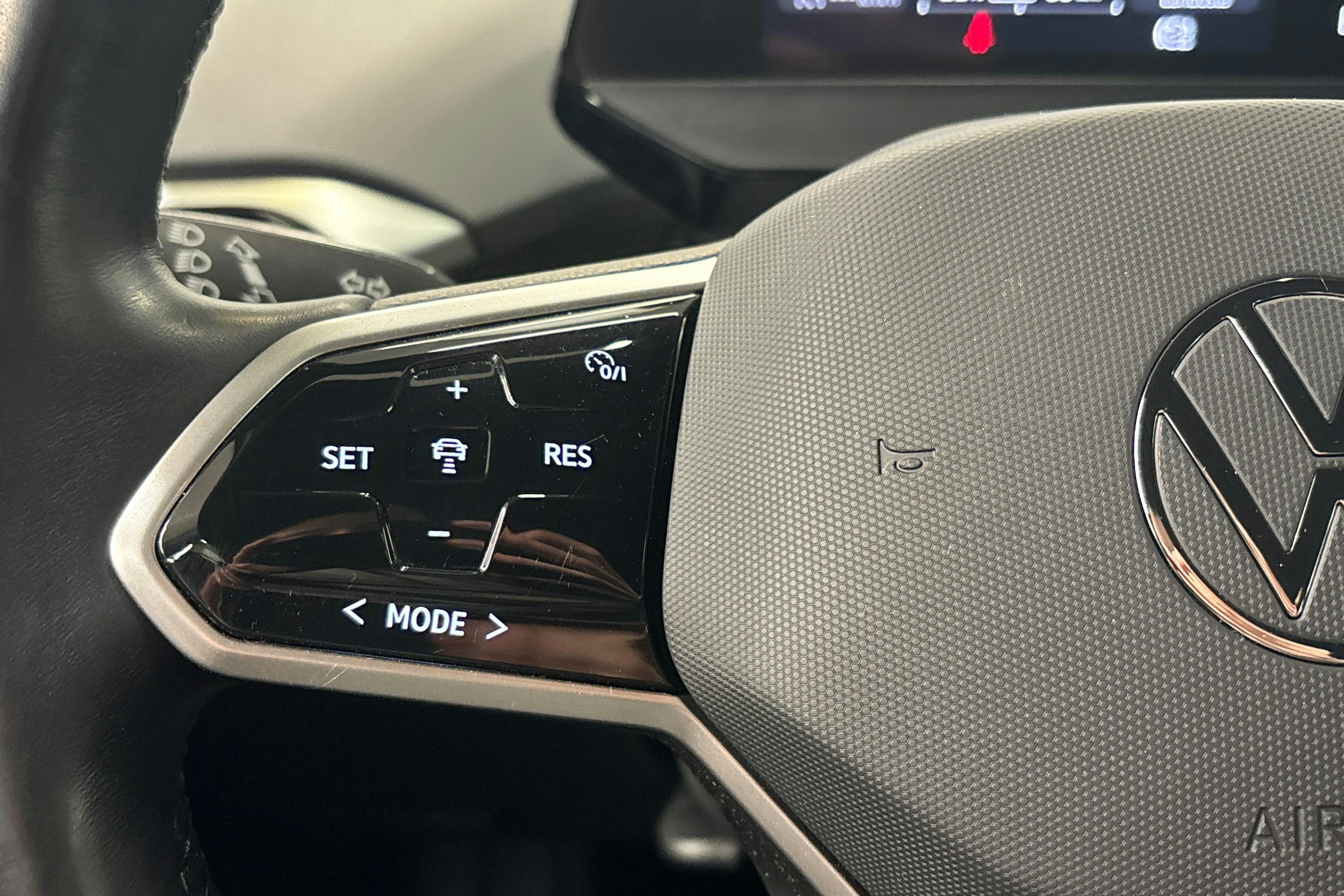 valkoinen Volkswagen ID.5 2023 kuva 17.