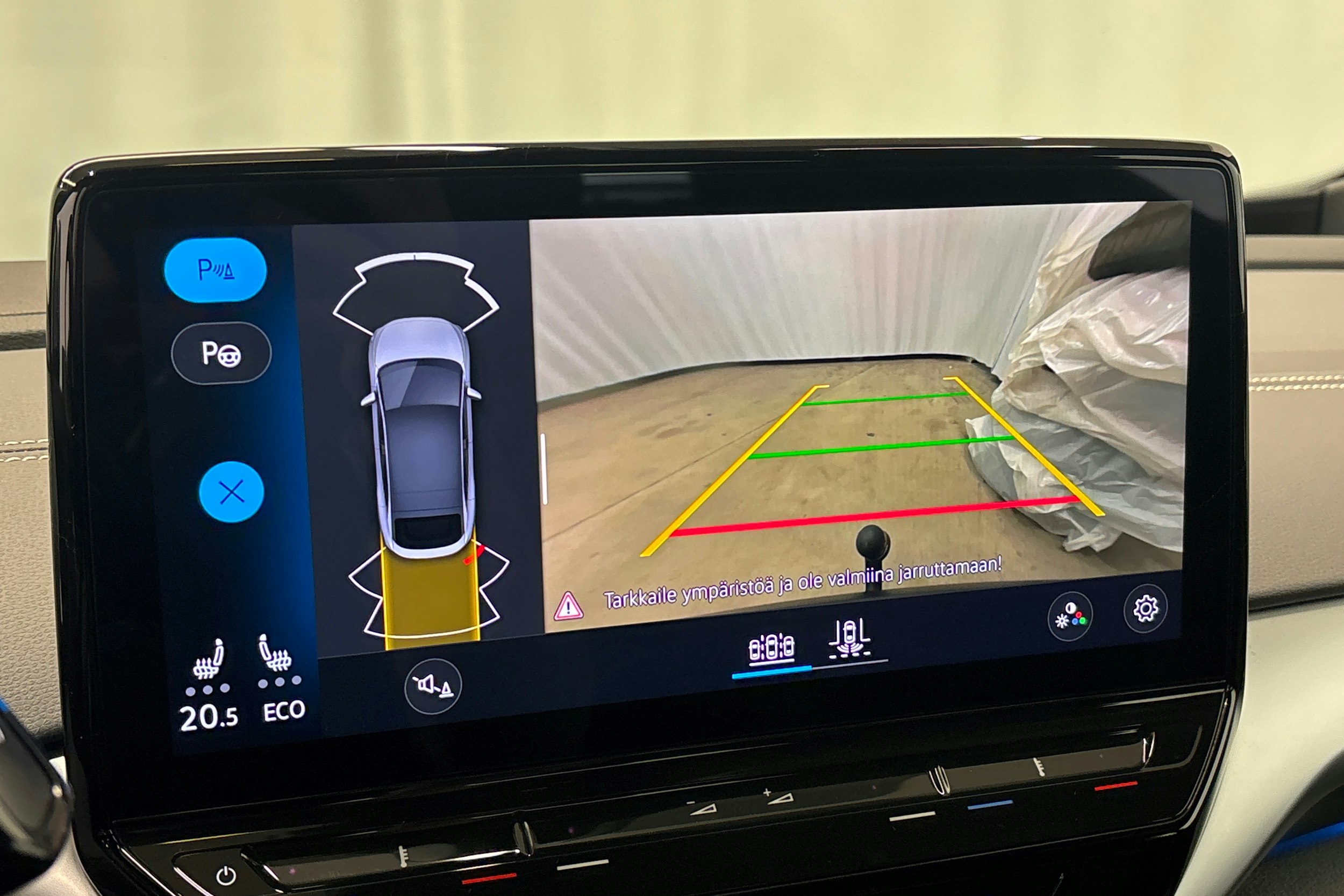 valkoinen Volkswagen ID.5 2023 kuva 20.