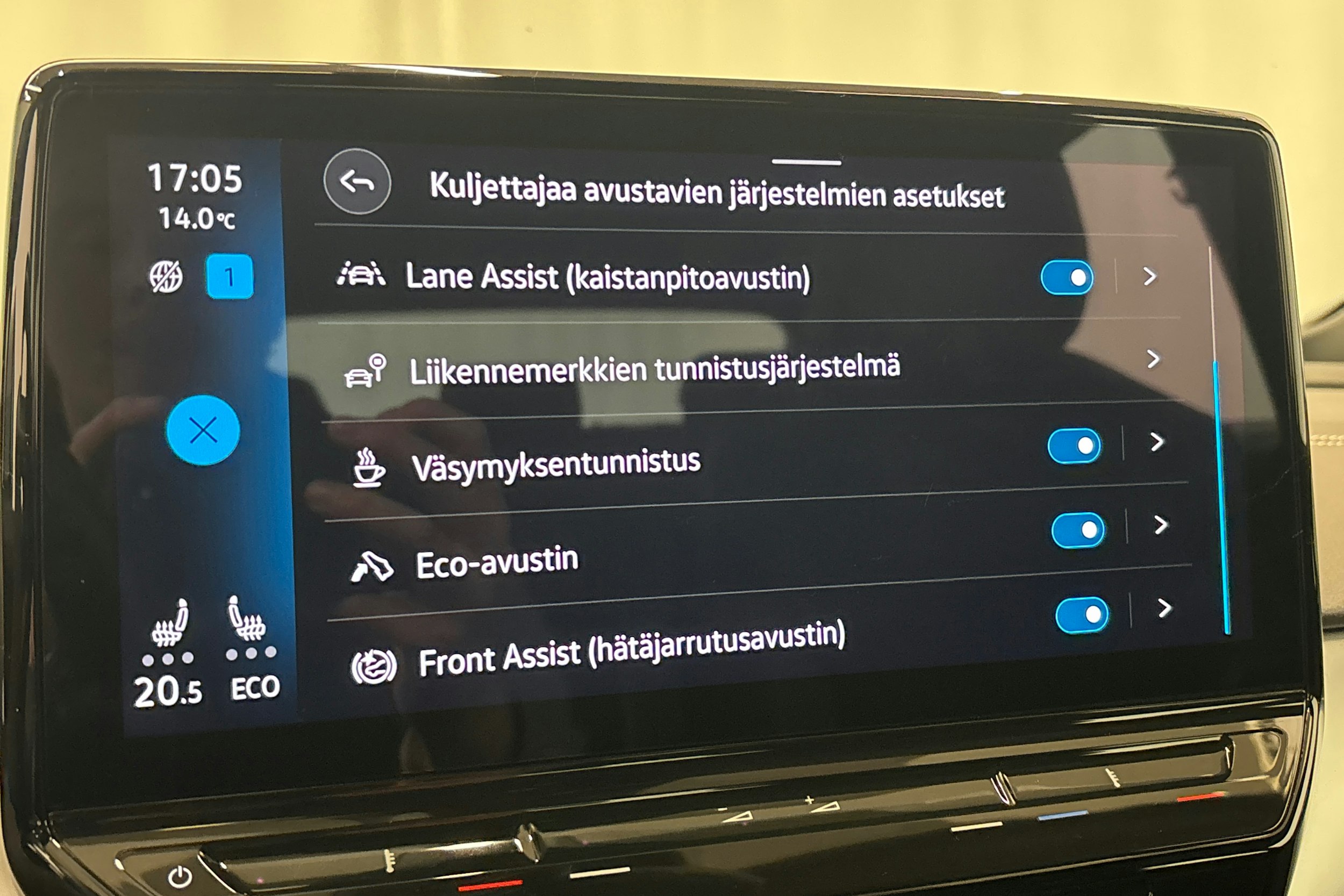 valkoinen Volkswagen ID.5 2023 kuva 24.