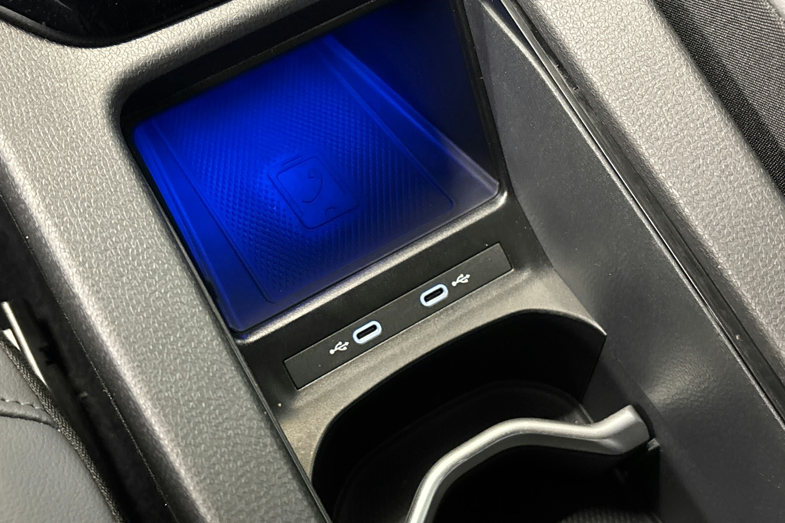 valkoinen Volkswagen ID.5 2023 kuva 27.