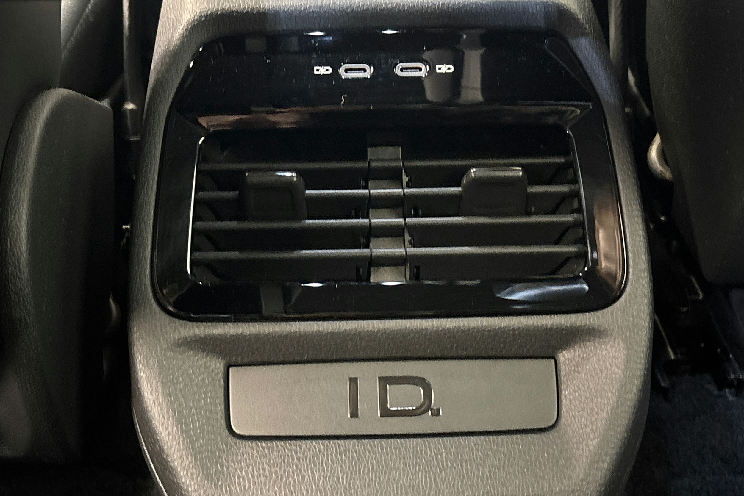 valkoinen Volkswagen ID.5 2023 kuva 30.