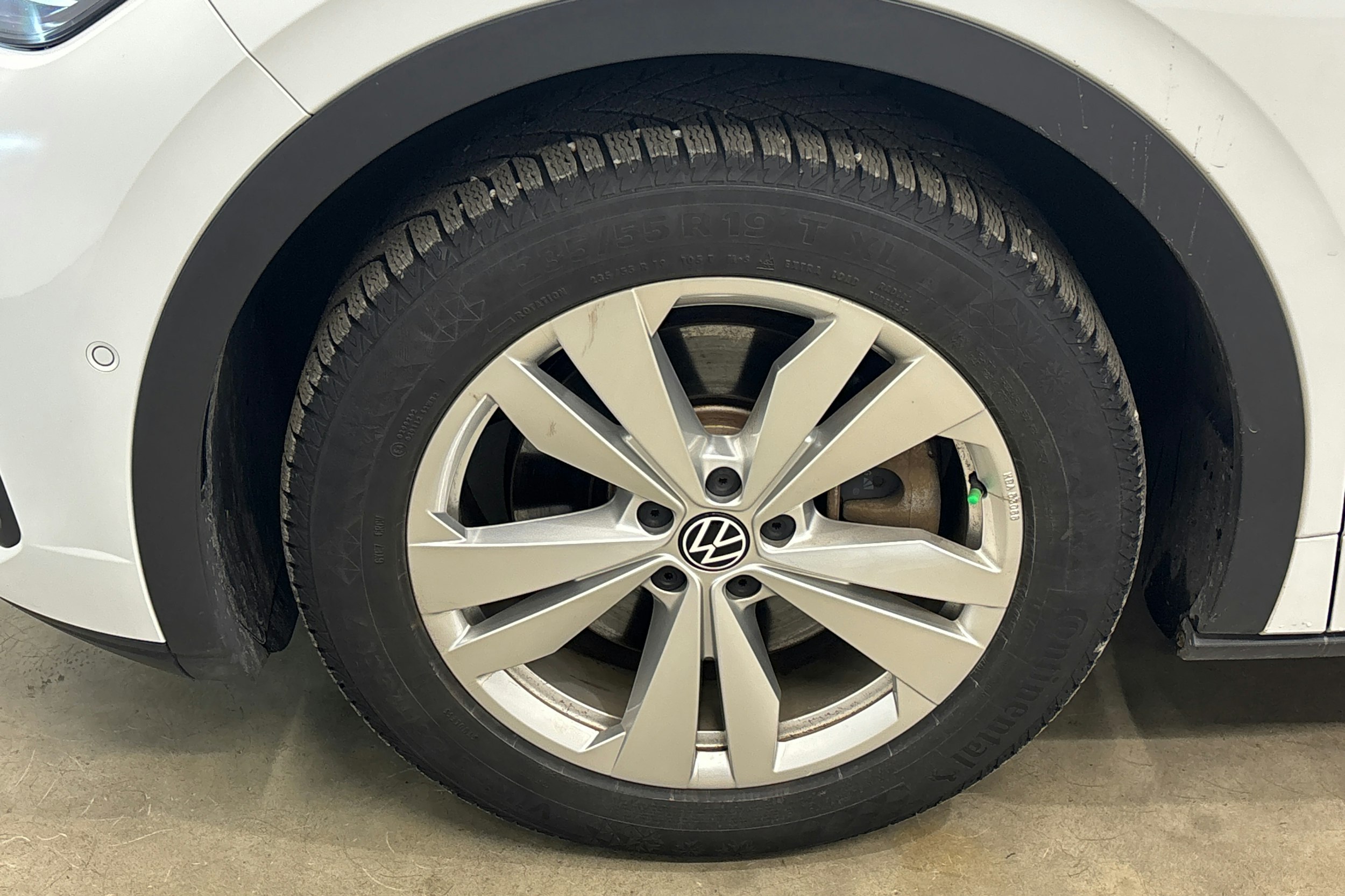 valkoinen Volkswagen ID.5 2023 kuva 32.