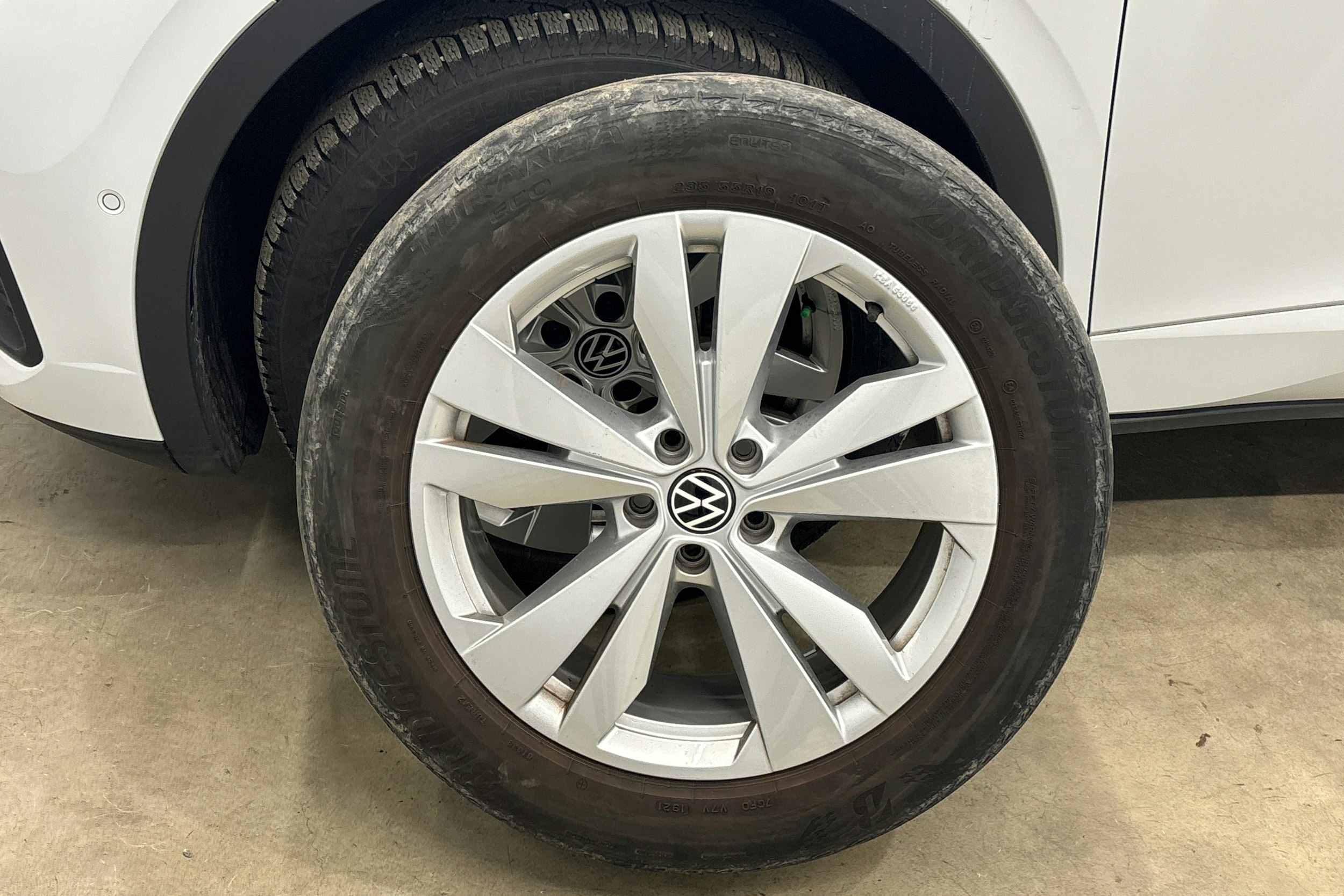 valkoinen Volkswagen ID.5 2023 kuva 33.