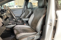 valkoinen Volkswagen ID.5 2023 kuva 14.