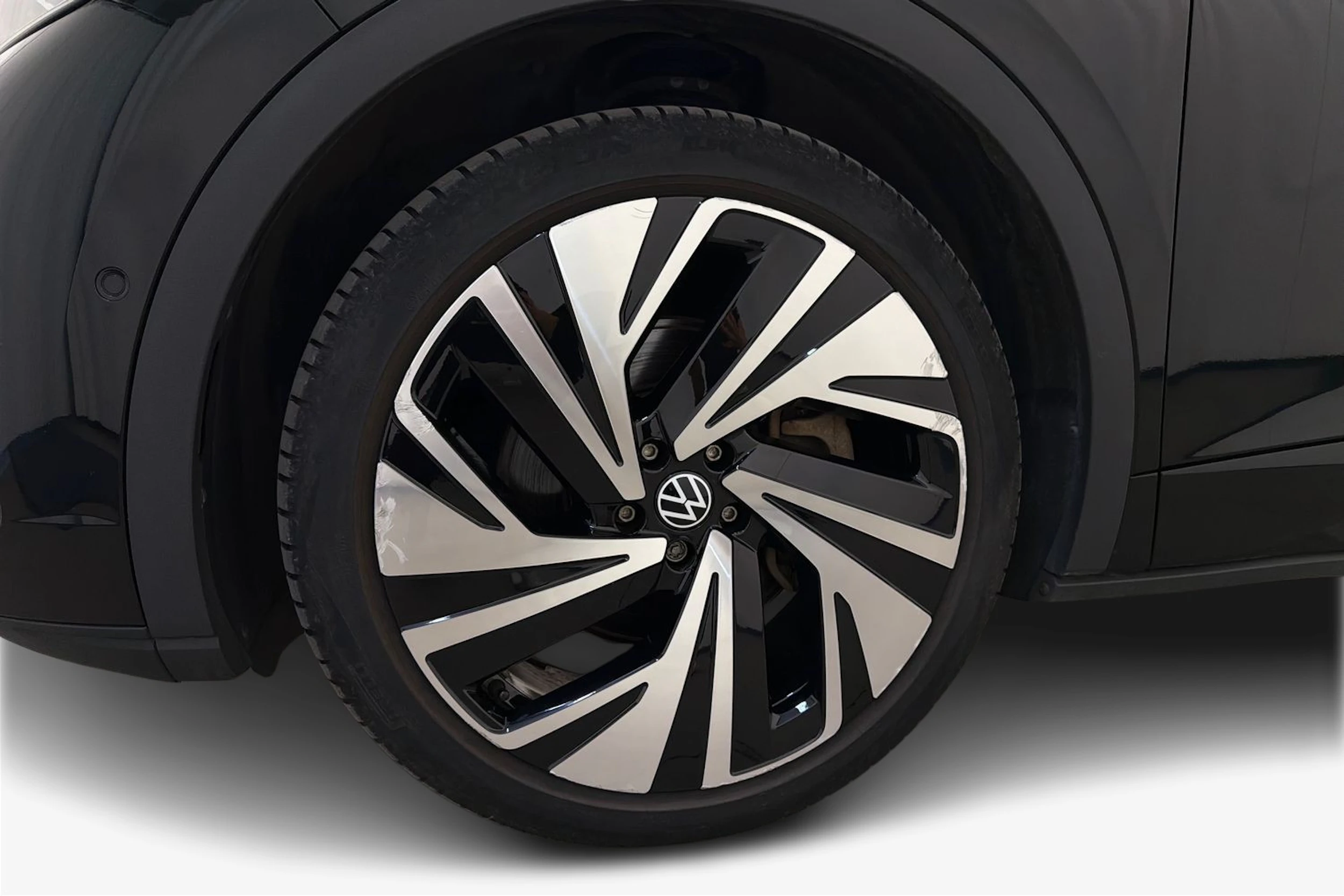 musta Volkswagen ID.5 2023 kuva 9.