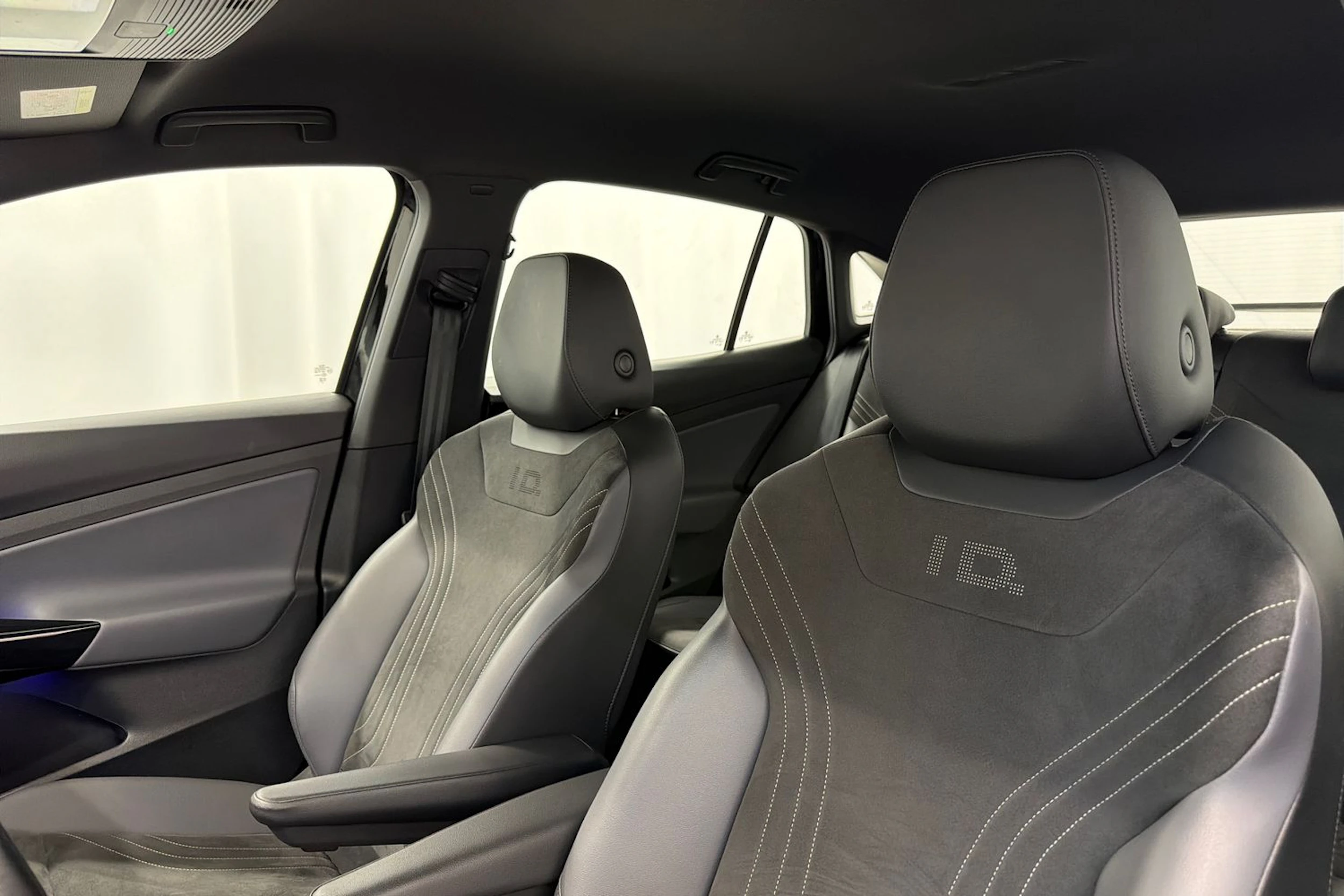 musta Volkswagen ID.5 2023 kuva 32.