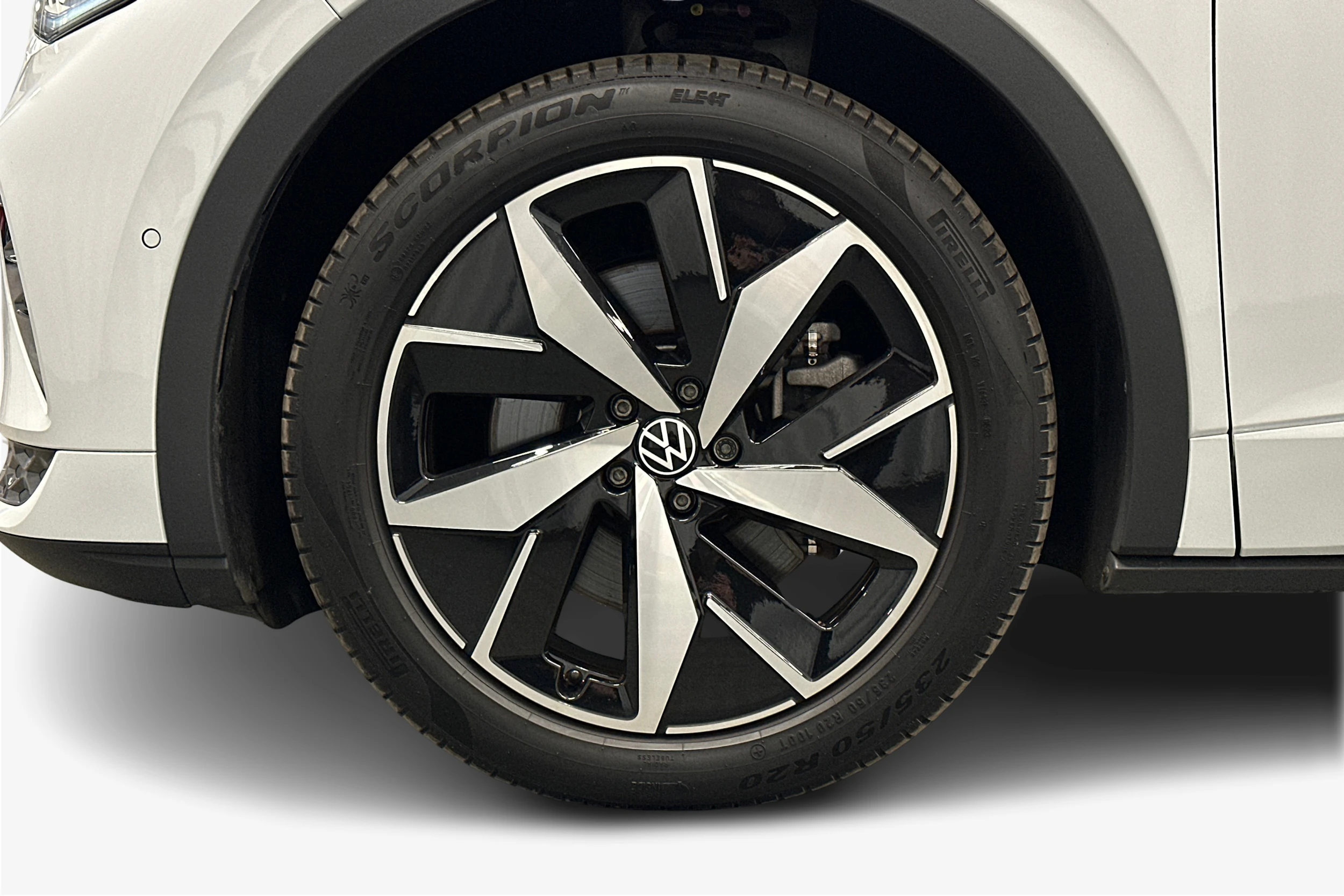 valkoinen Volkswagen ID.5 2023 kuva 9.