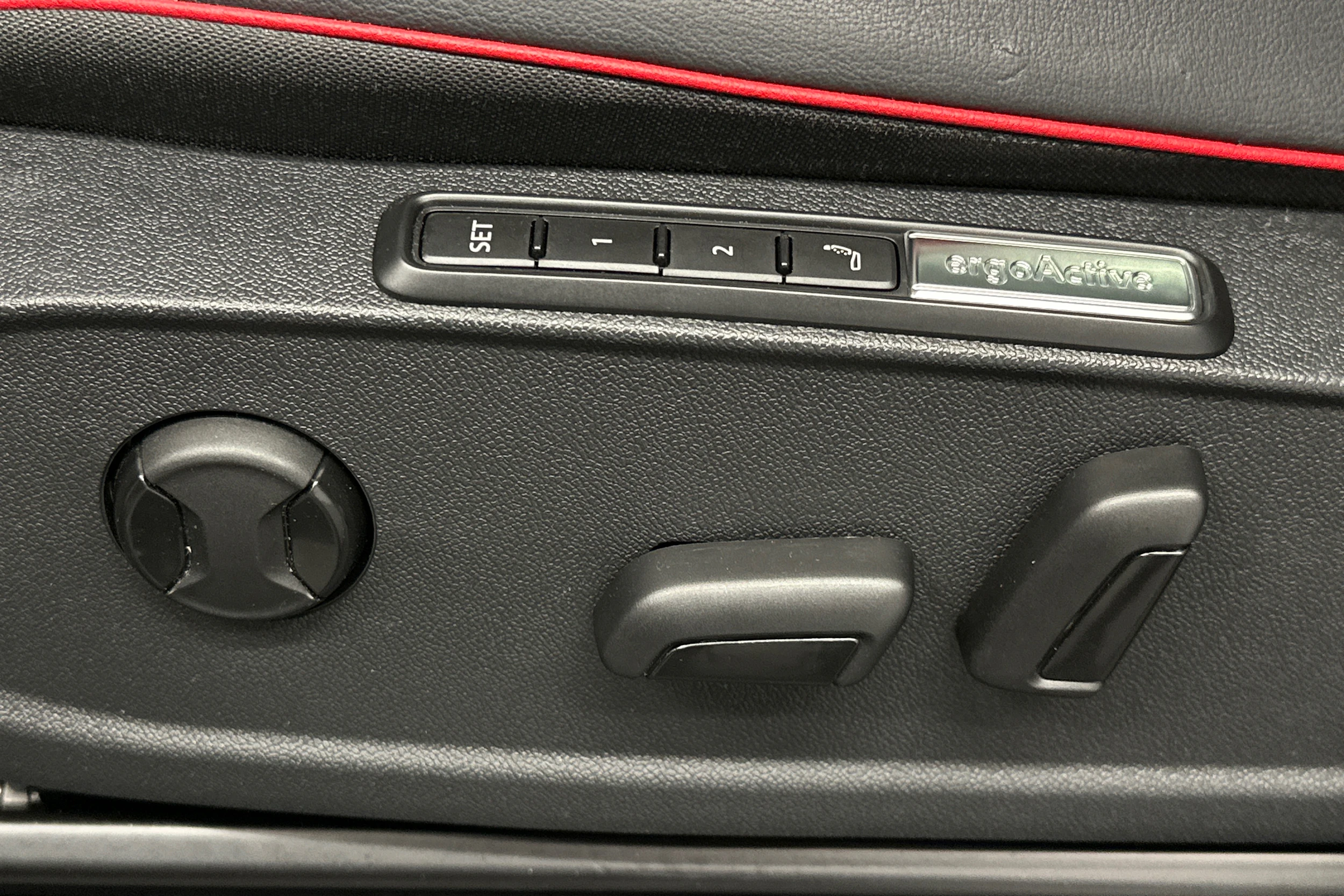 valkoinen Volkswagen ID.5 2023 kuva 15.