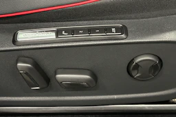 valkoinen Volkswagen ID.5 2023 kuva 16.