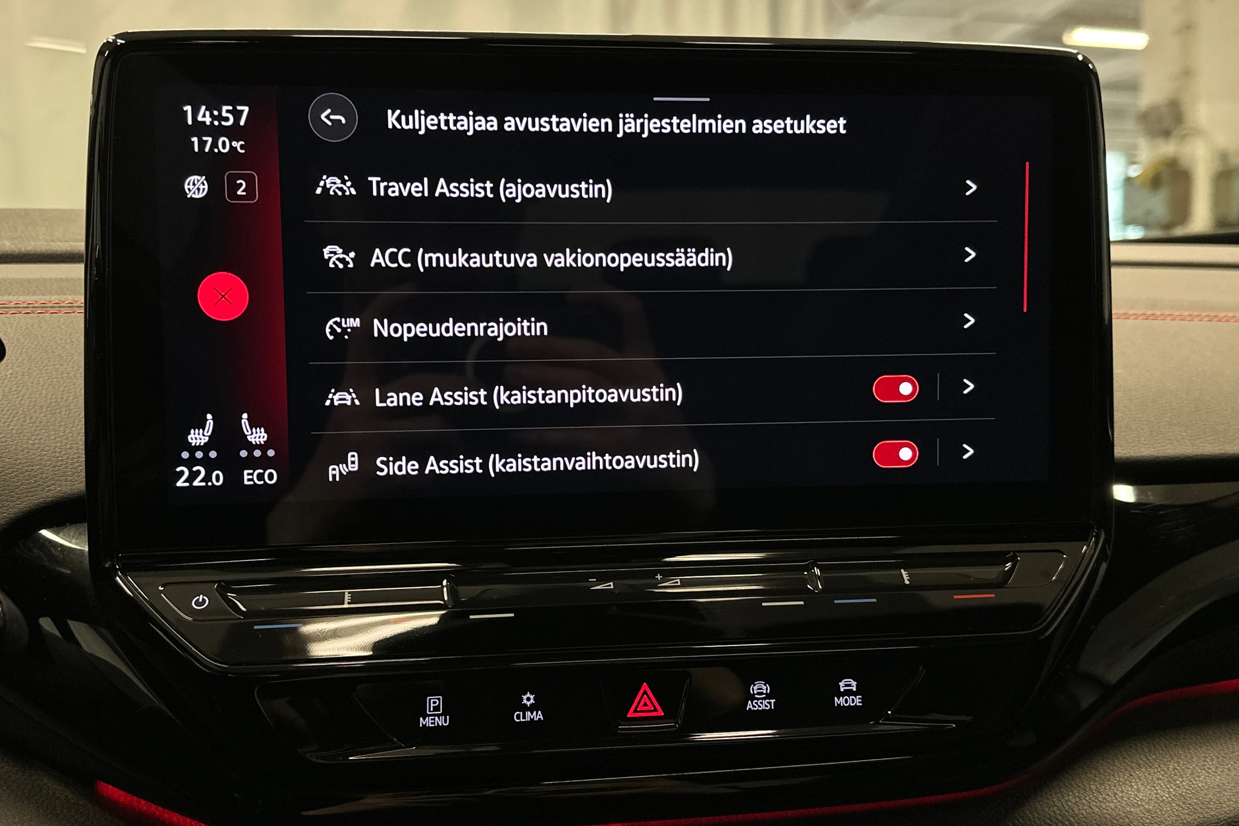 valkoinen Volkswagen ID.5 2023 kuva 27.