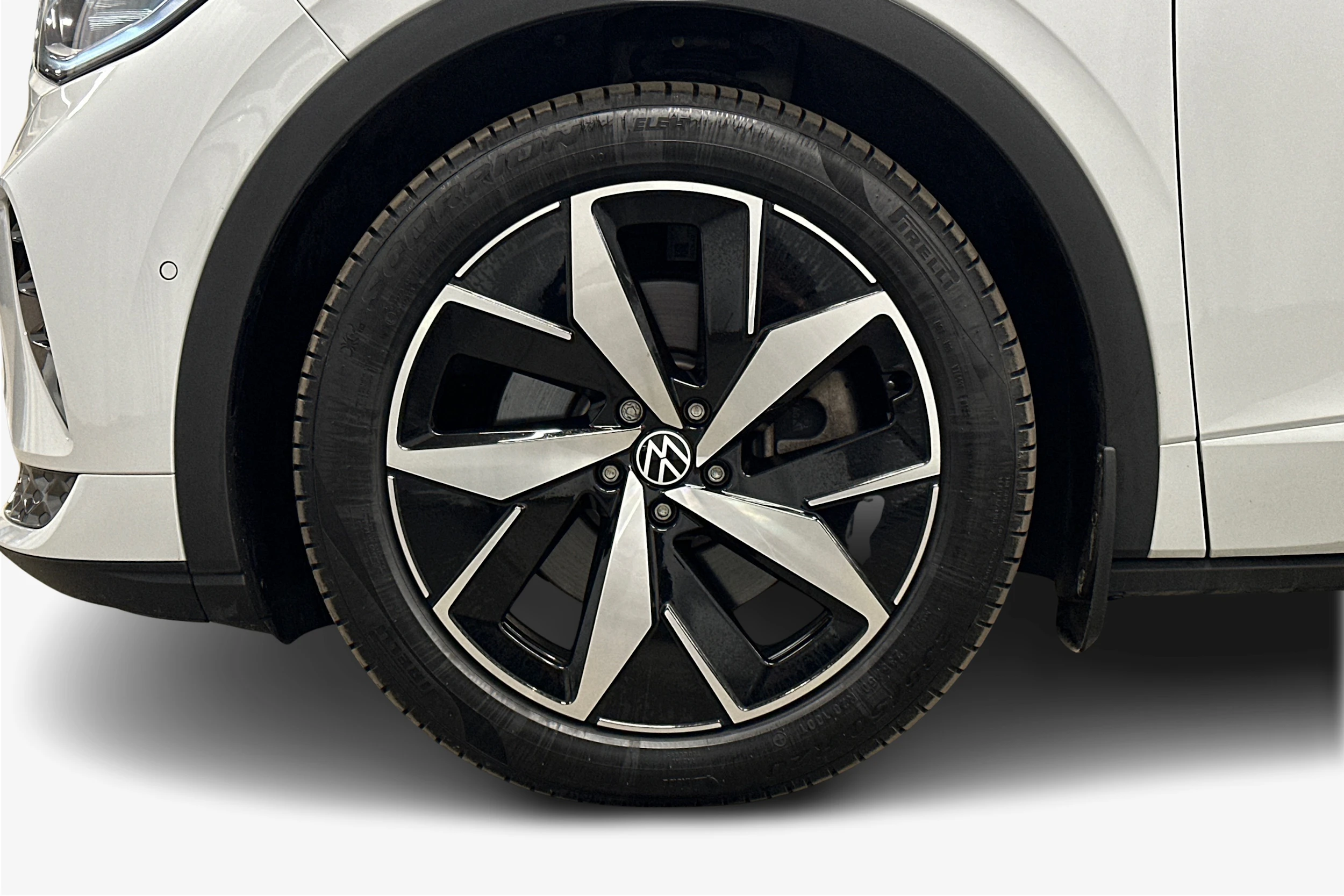 valkoinen Volkswagen ID.5 2023 kuva 9.