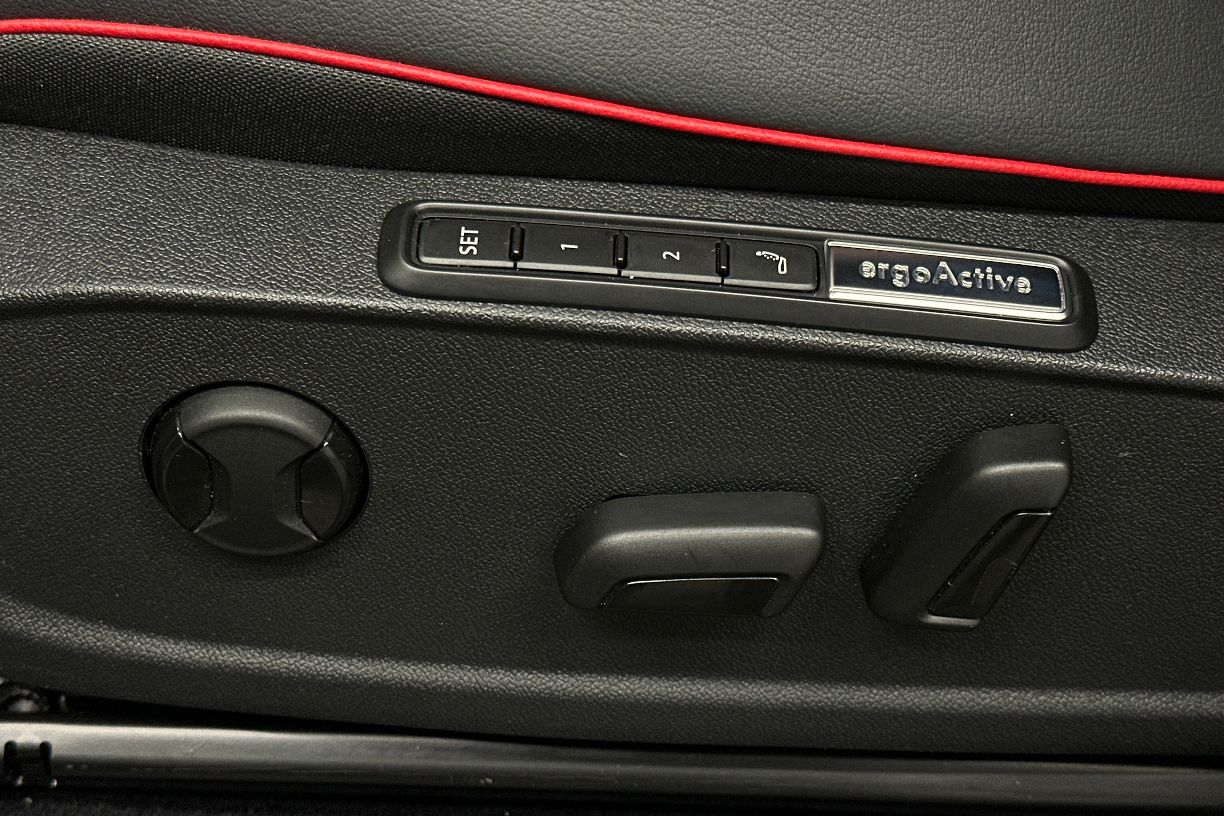 valkoinen Volkswagen ID.5 2023 kuva 14.