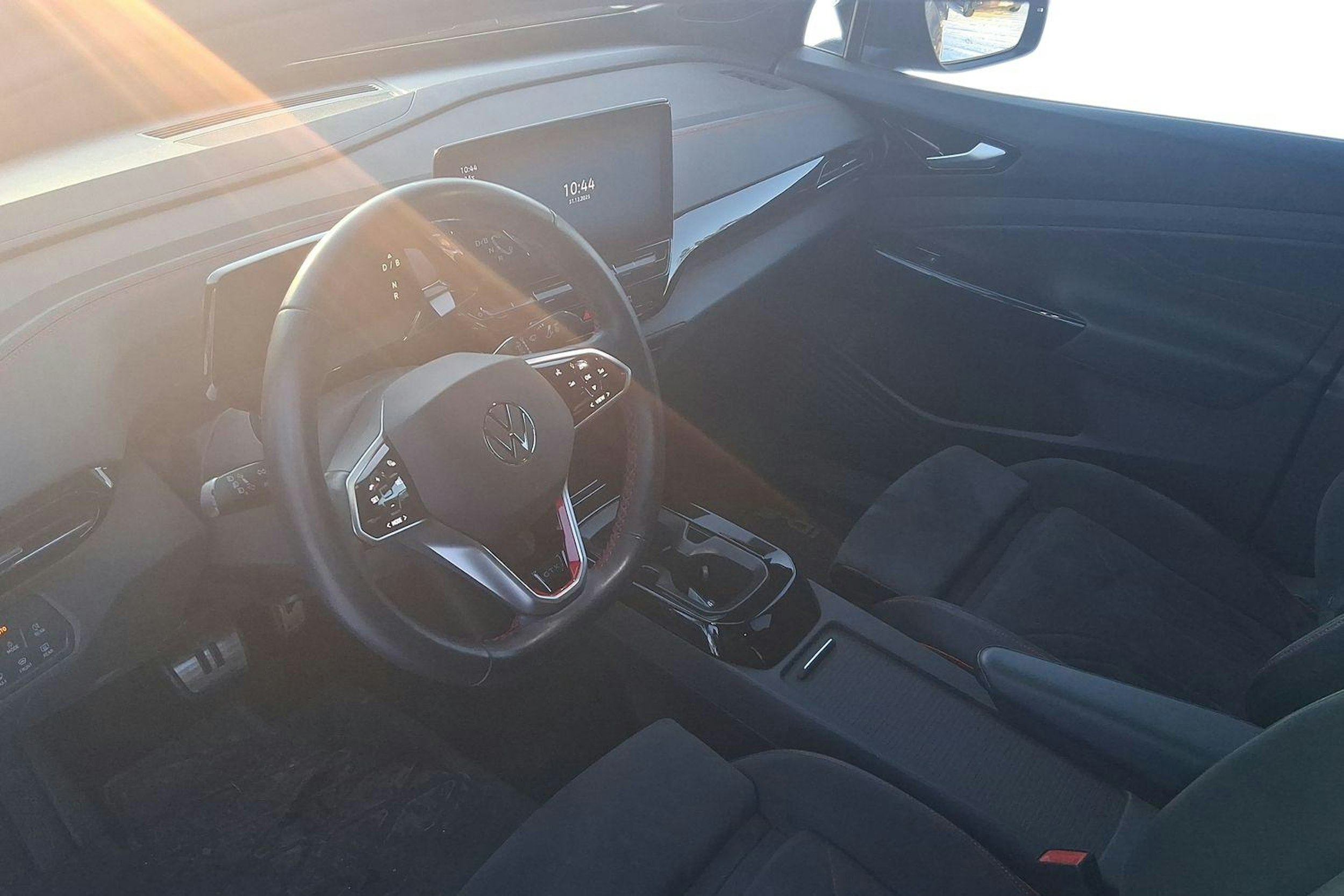 sininen Volkswagen ID.5 2023 kuva 7.