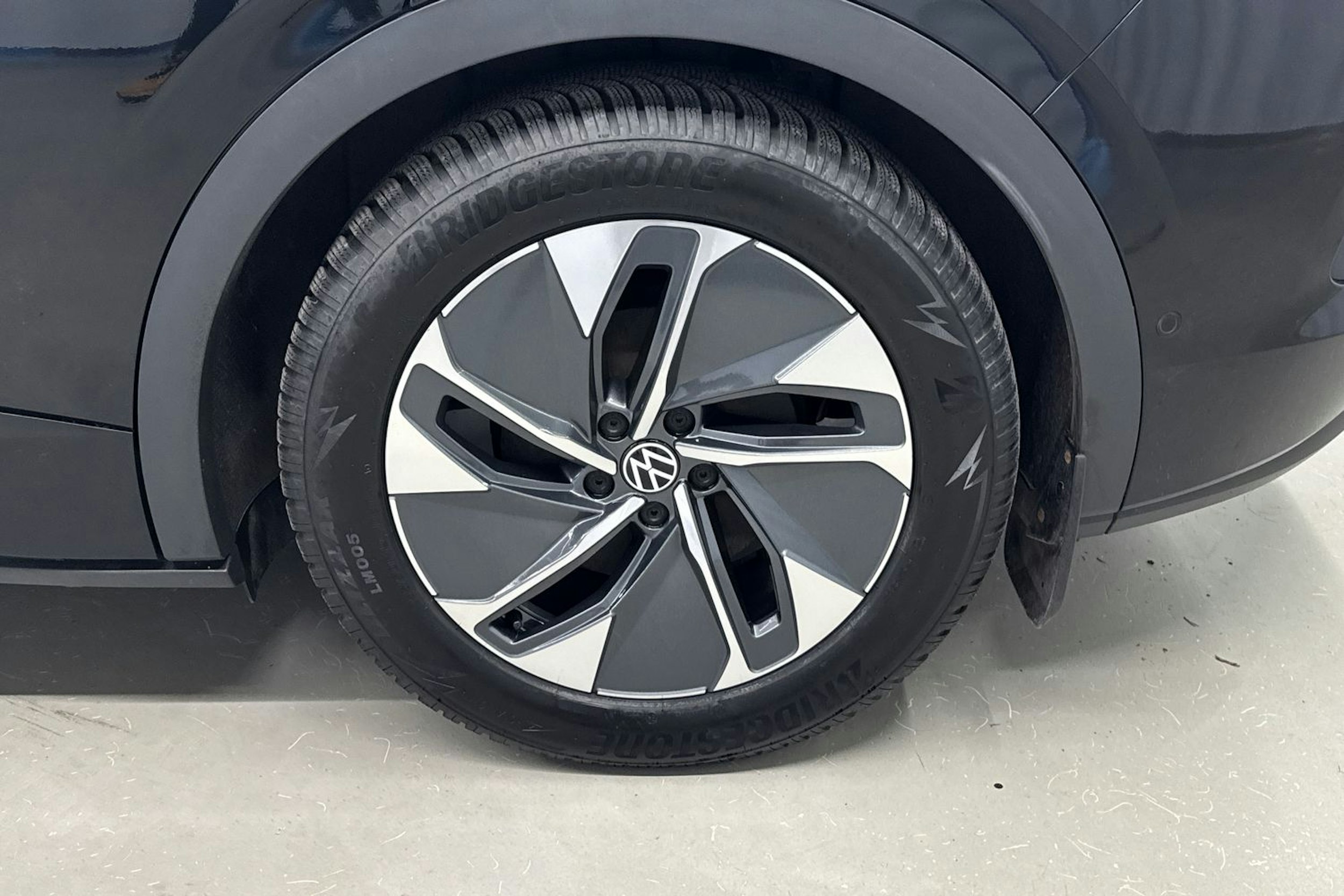 musta Volkswagen ID.5 2023 kuva 13.