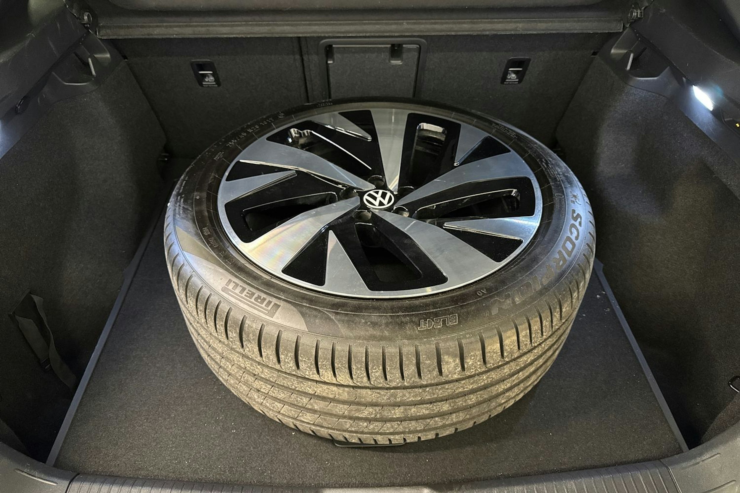 musta Volkswagen ID.5 2023 kuva 20.