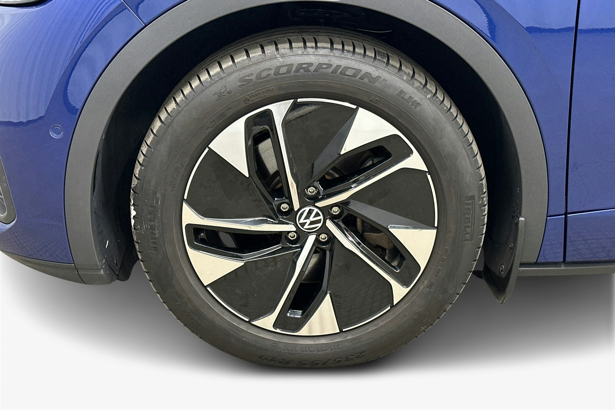 sininen Volkswagen ID.5 2023 kuva 11.