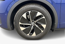 sininen Volkswagen ID.5 2023 kuva 11.