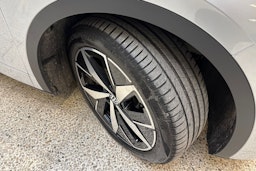 harmaa Volkswagen ID.5 2023 kuva 13.