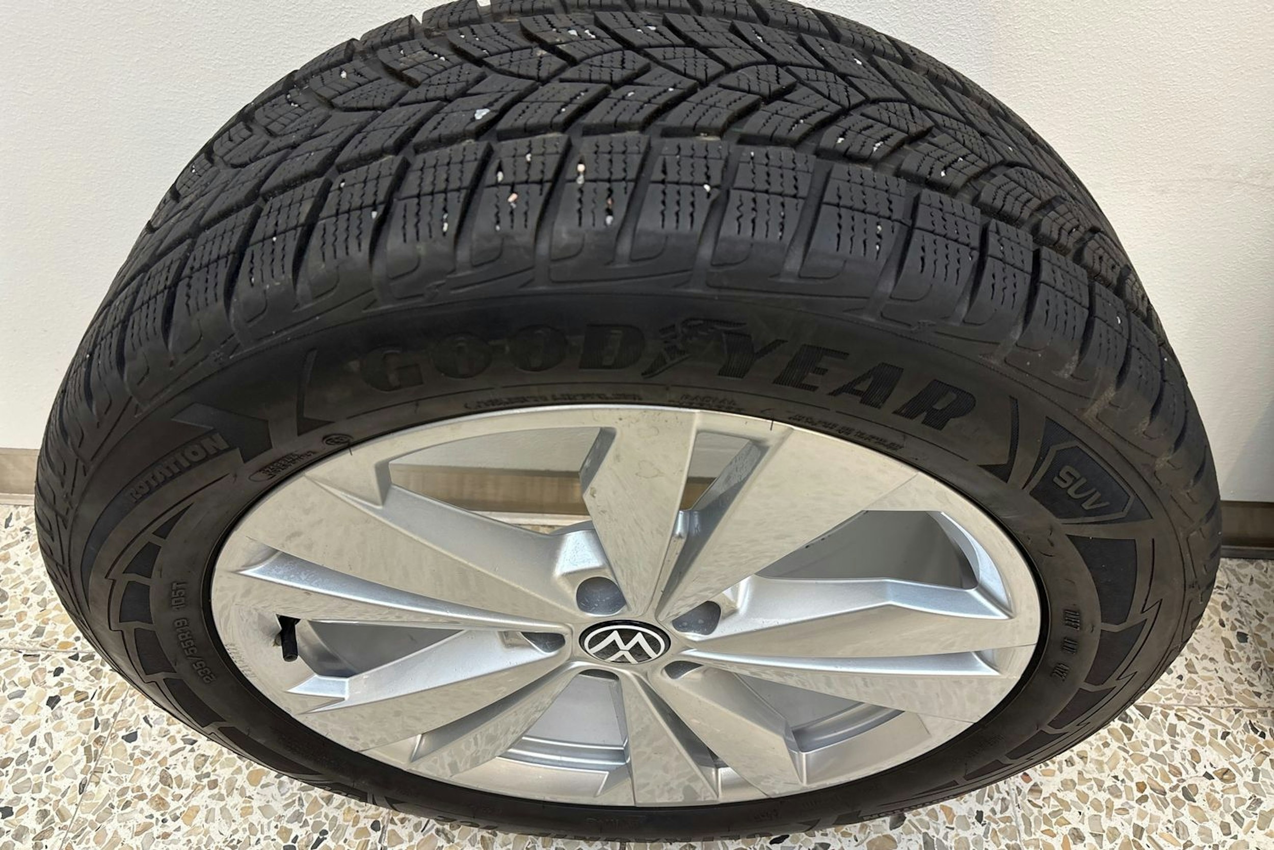 harmaa Volkswagen ID.5 2023 kuva 14.