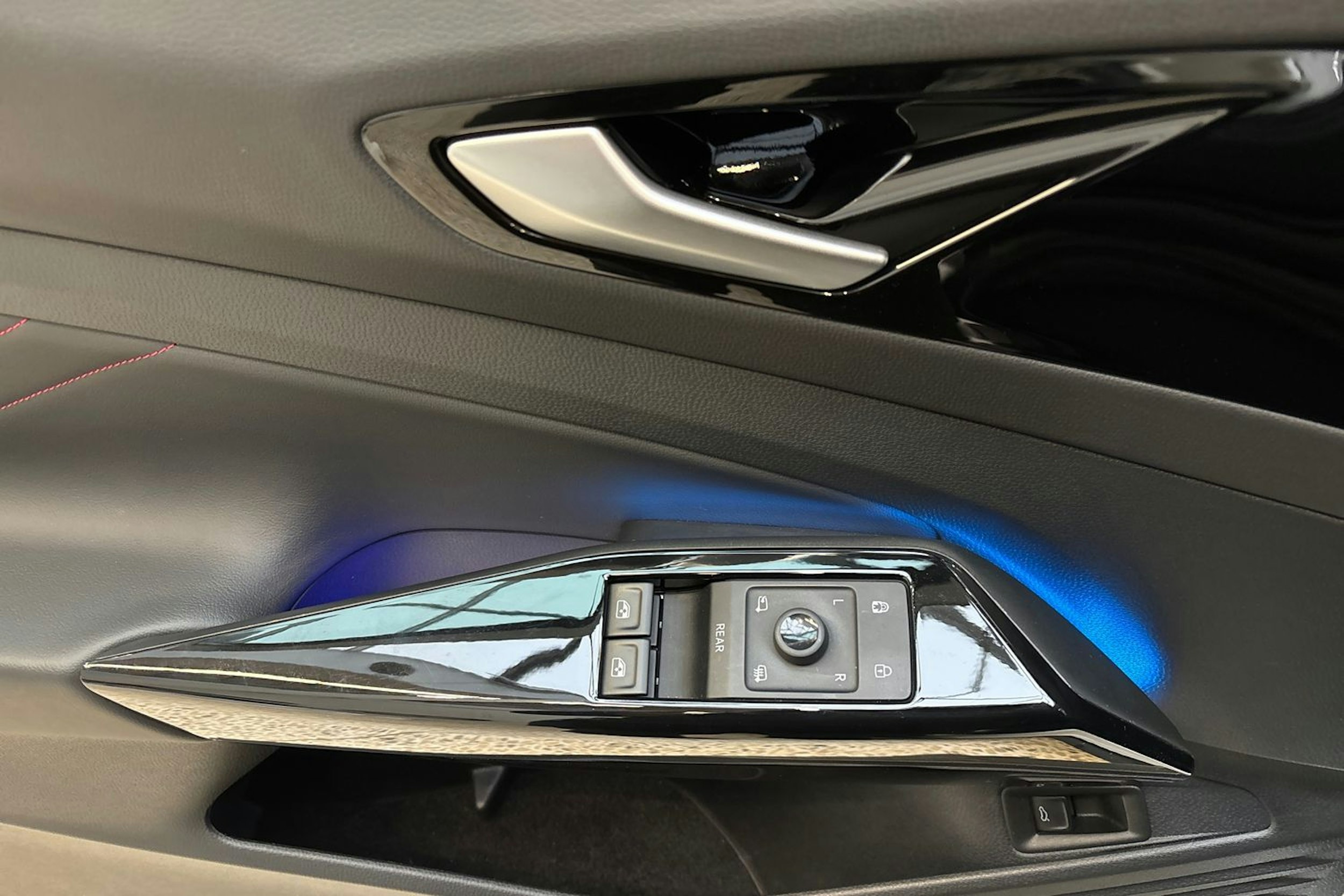 harmaa Volkswagen ID.5 2023 kuva 18.