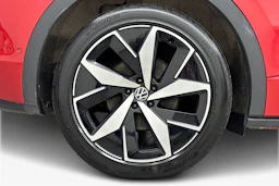 punainen Volkswagen ID.5 2023 kuva 12.