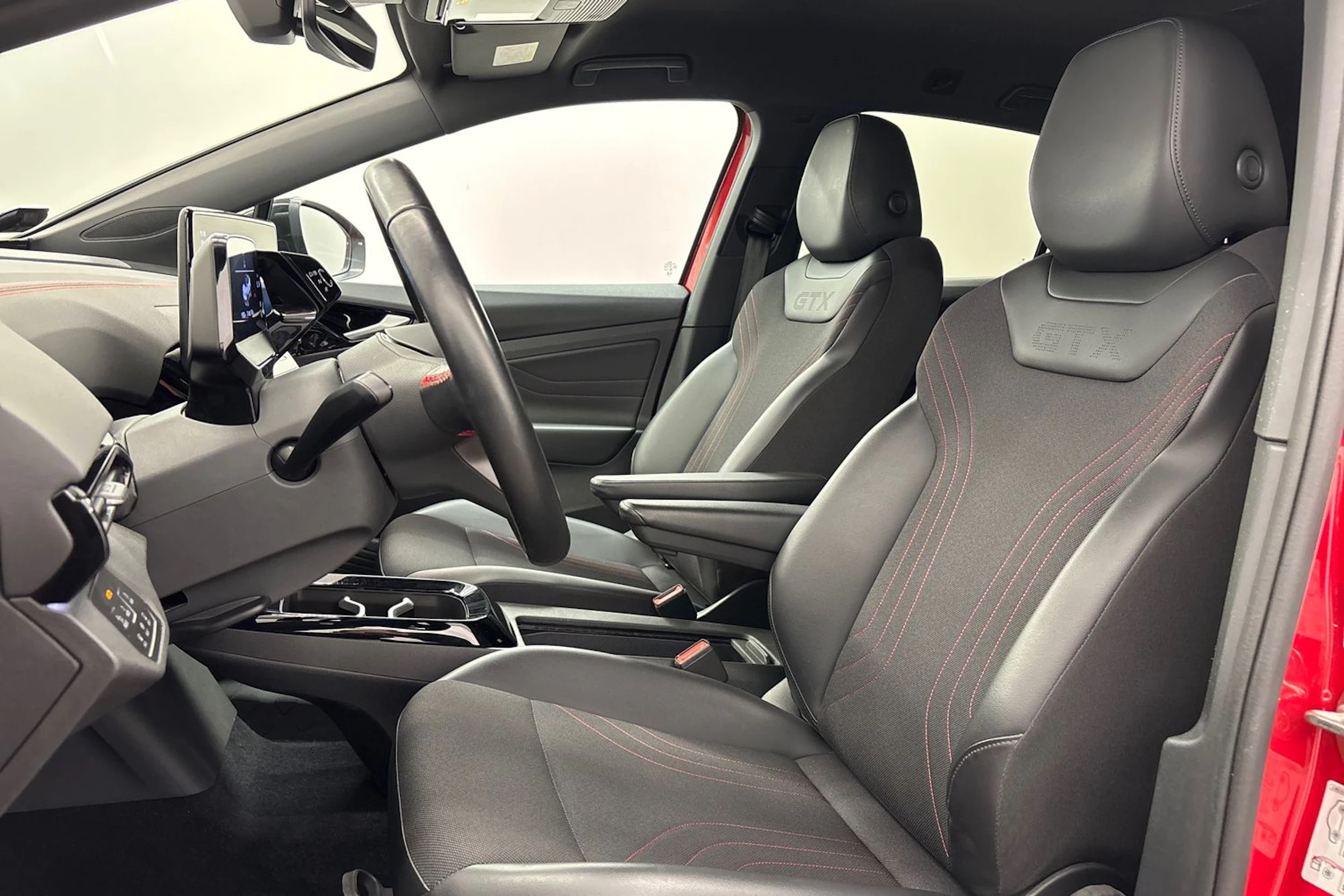 punainen Volkswagen ID.5 2023 kuva 15.