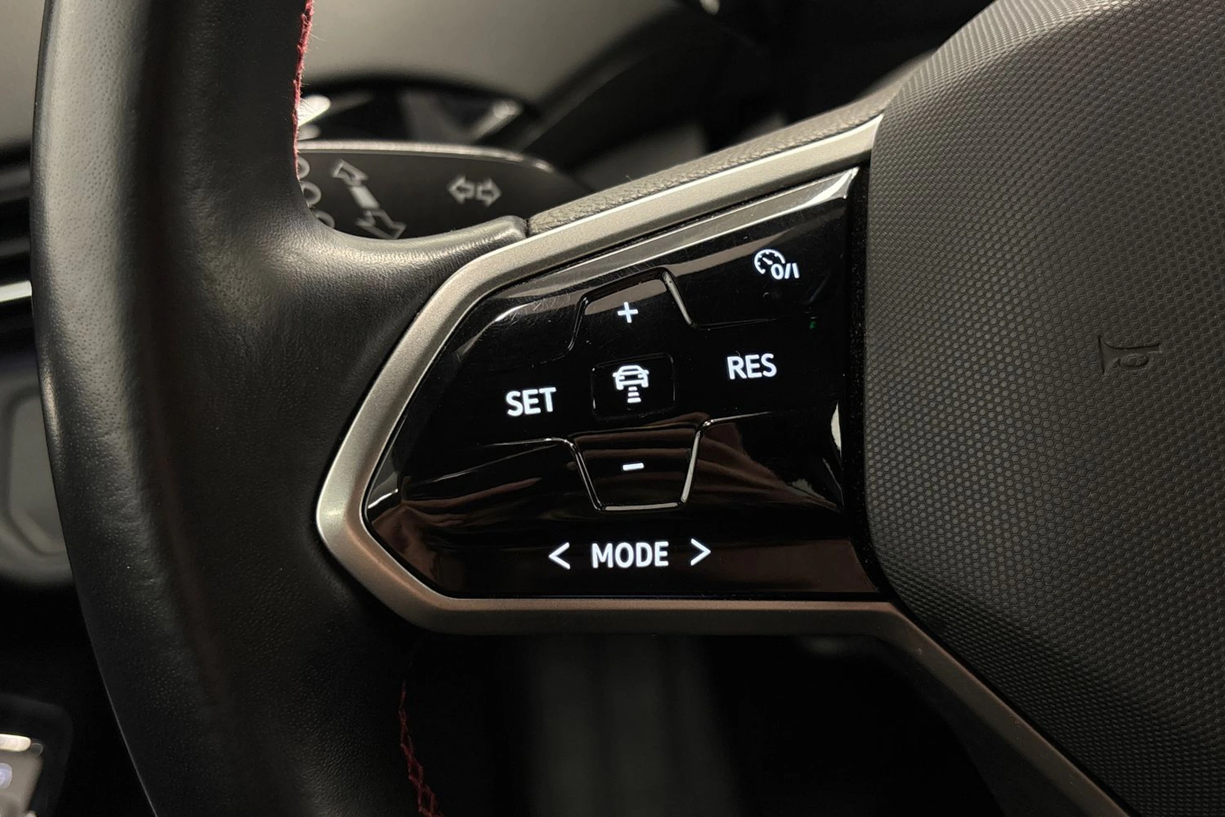 punainen Volkswagen ID.5 2023 kuva 17.