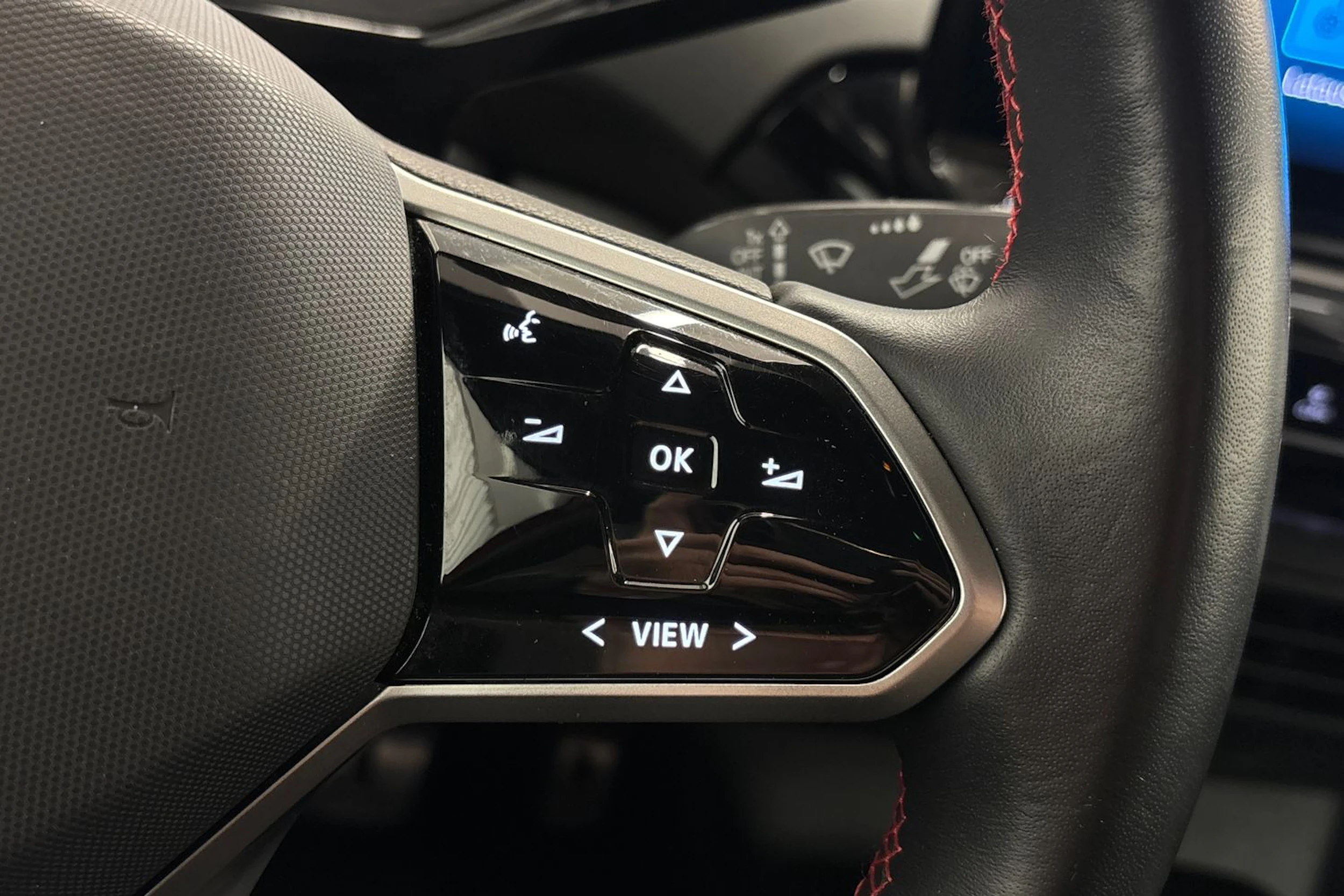 punainen Volkswagen ID.5 2023 kuva 18.