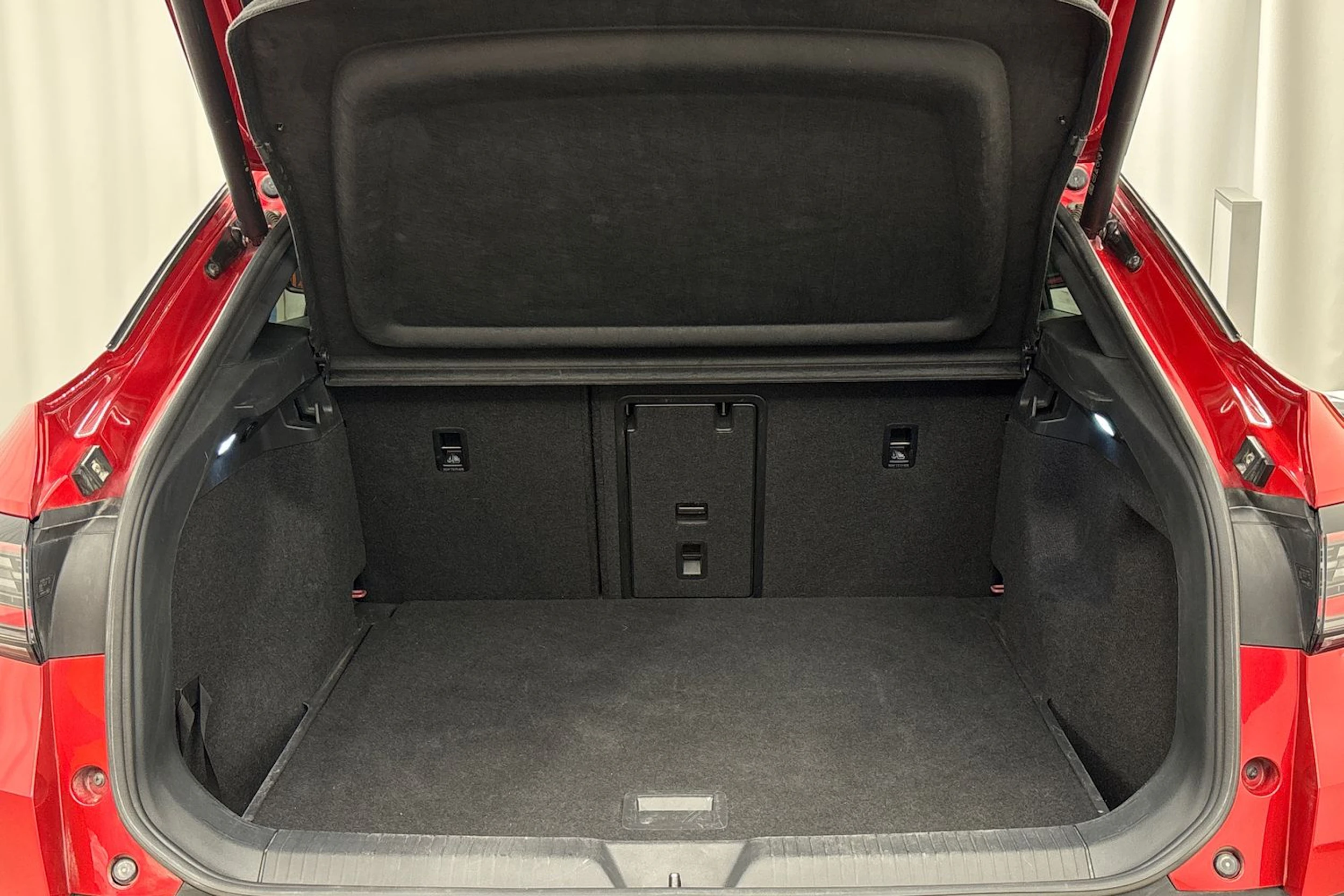 punainen Volkswagen ID.5 2023 kuva 27.