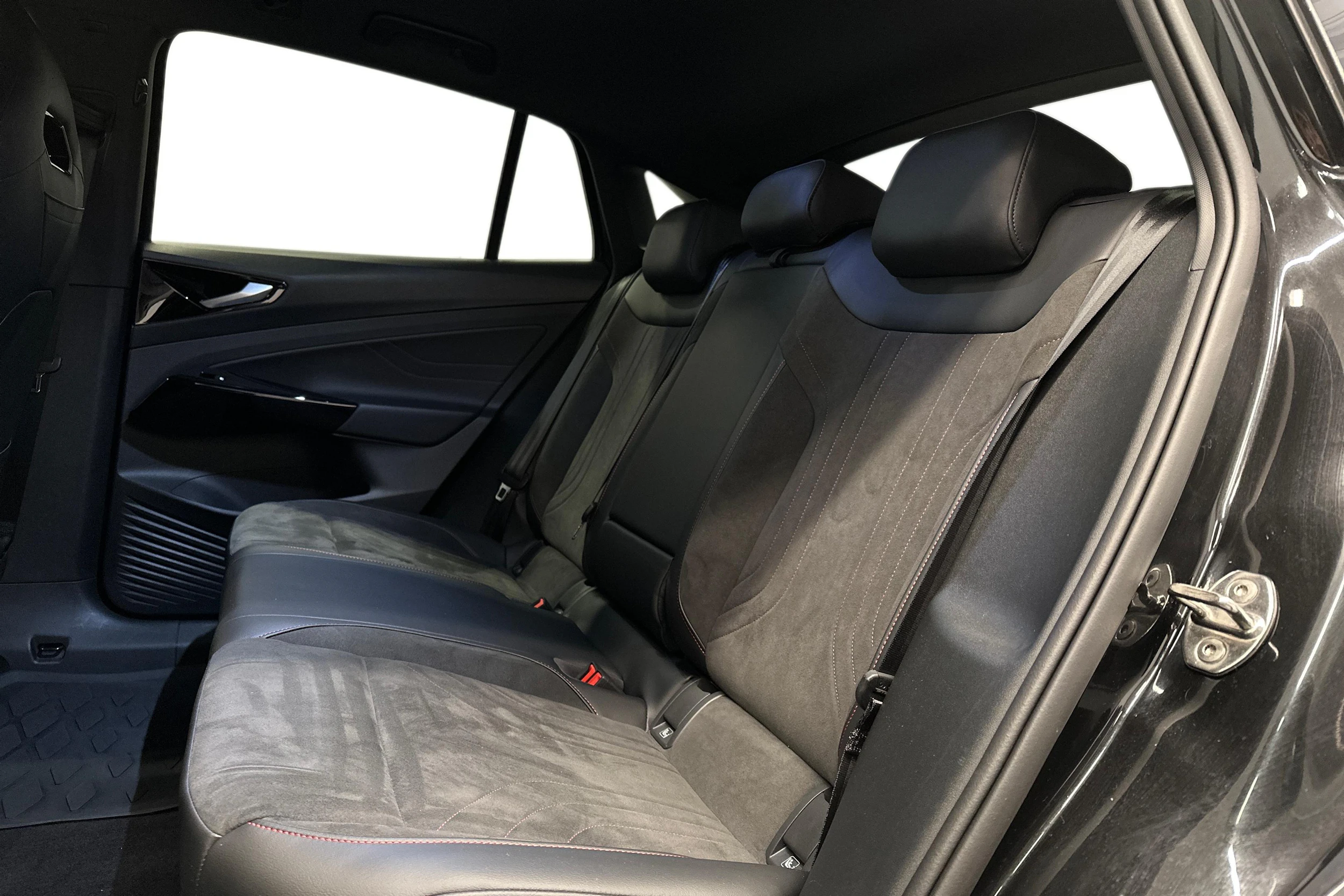 musta Volkswagen ID.5 2023 kuva 11.