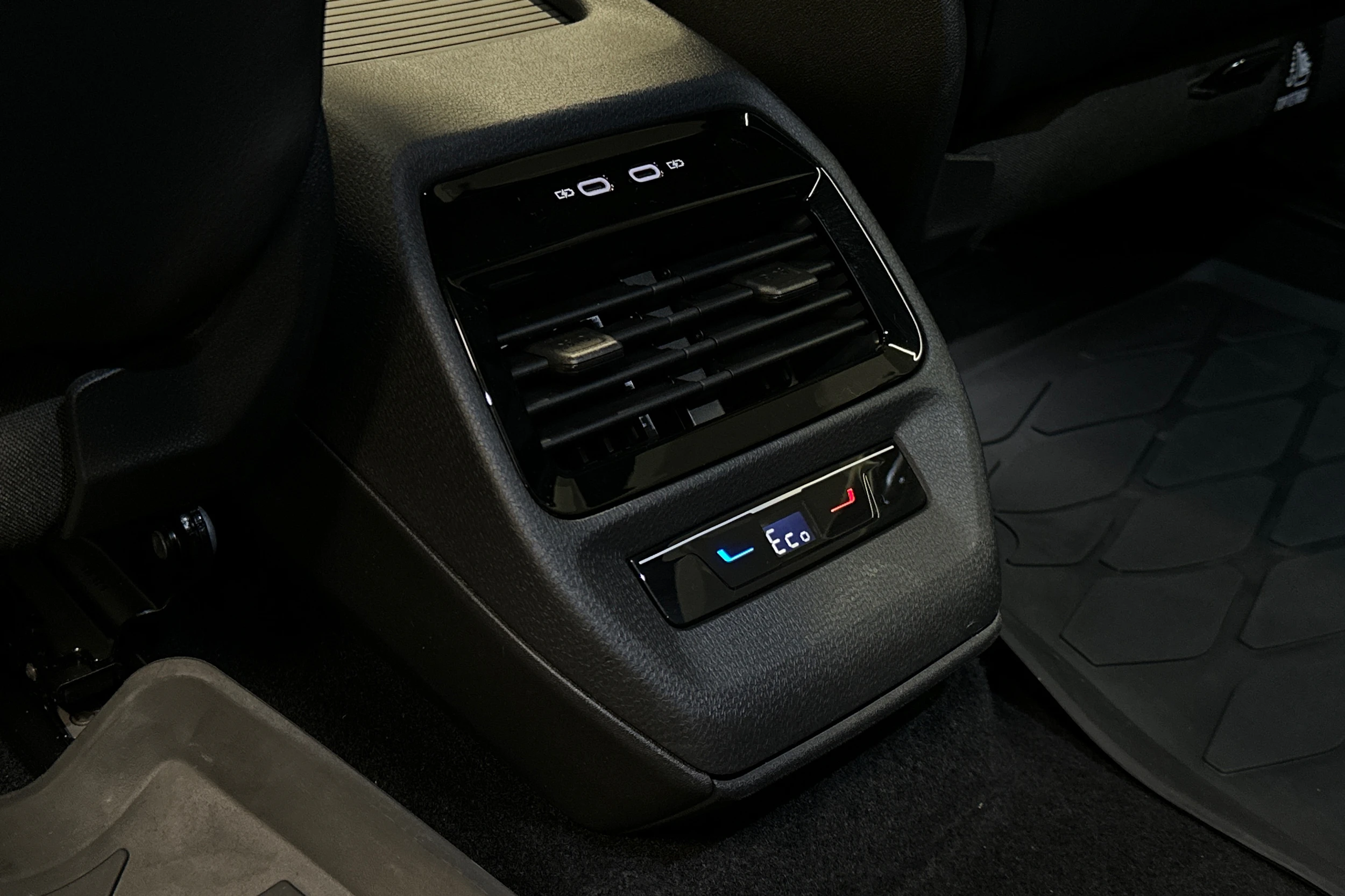 musta Volkswagen ID.5 2023 kuva 35.