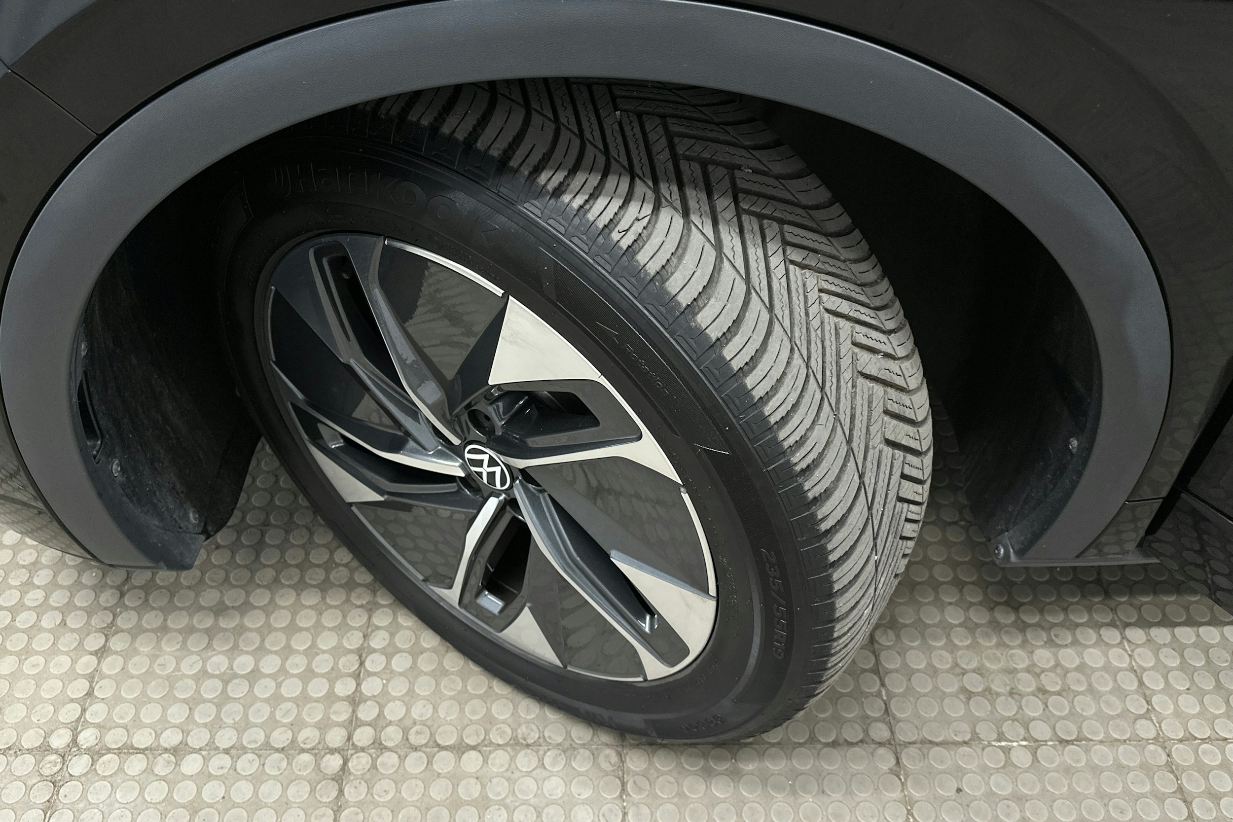 musta Volkswagen ID.5 2023 kuva 13.