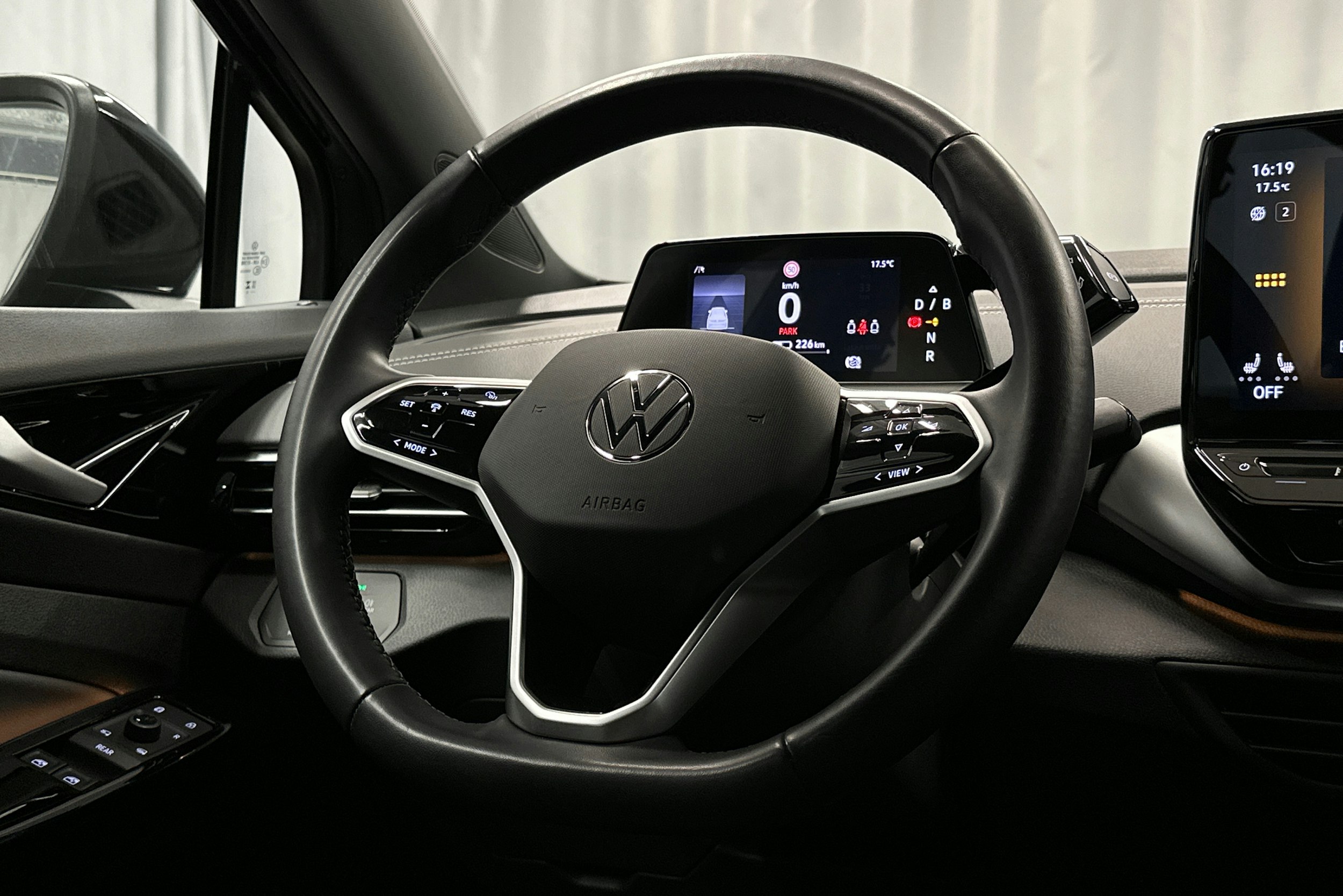musta Volkswagen ID.5 2023 kuva 17.