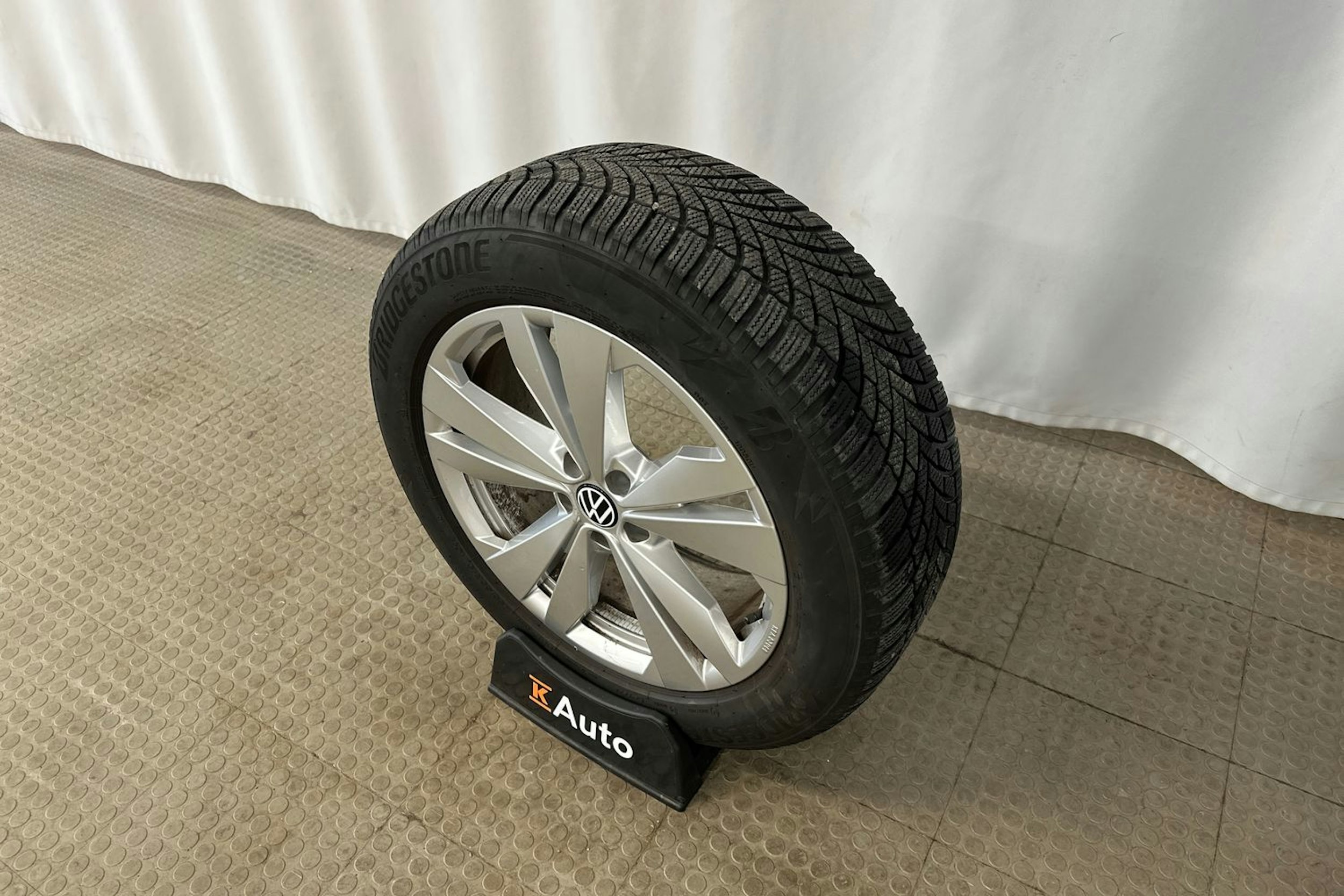 musta Volkswagen ID.5 2023 kuva 13.