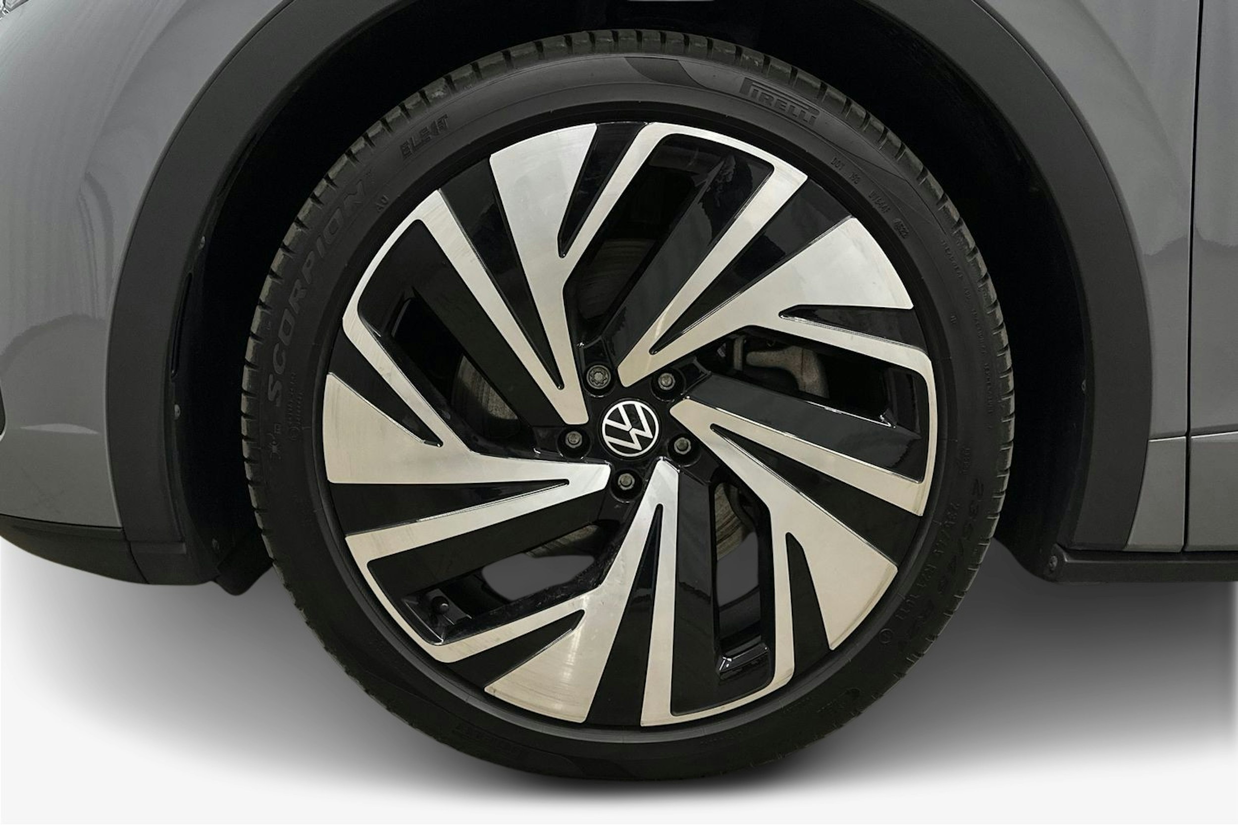 harmaa Volkswagen ID.5 2023 kuva 11.
