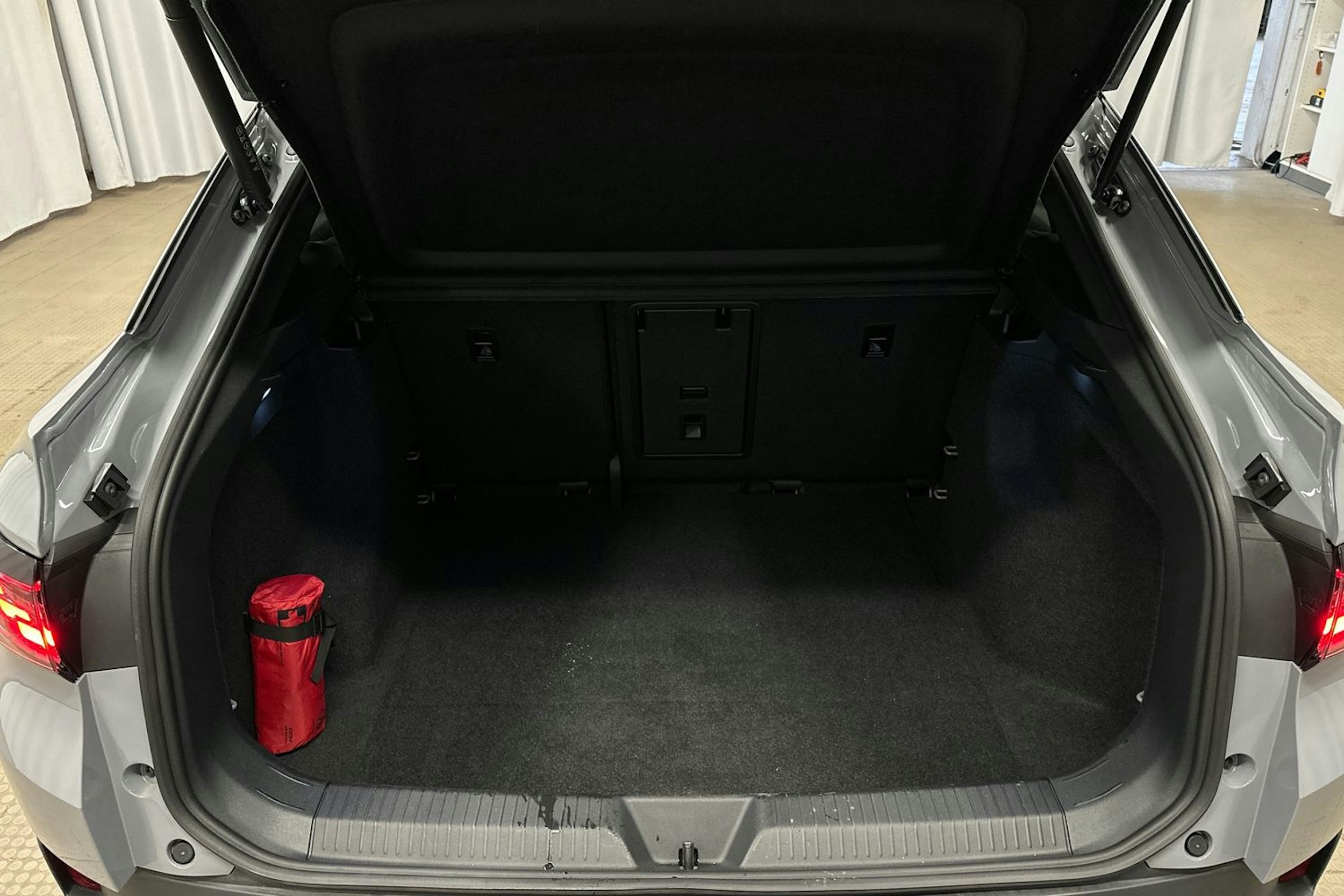 harmaa Volkswagen ID.5 2023 kuva 14.