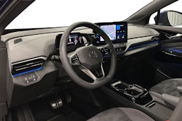 sininen Volkswagen ID.5 2023 kuva 7.